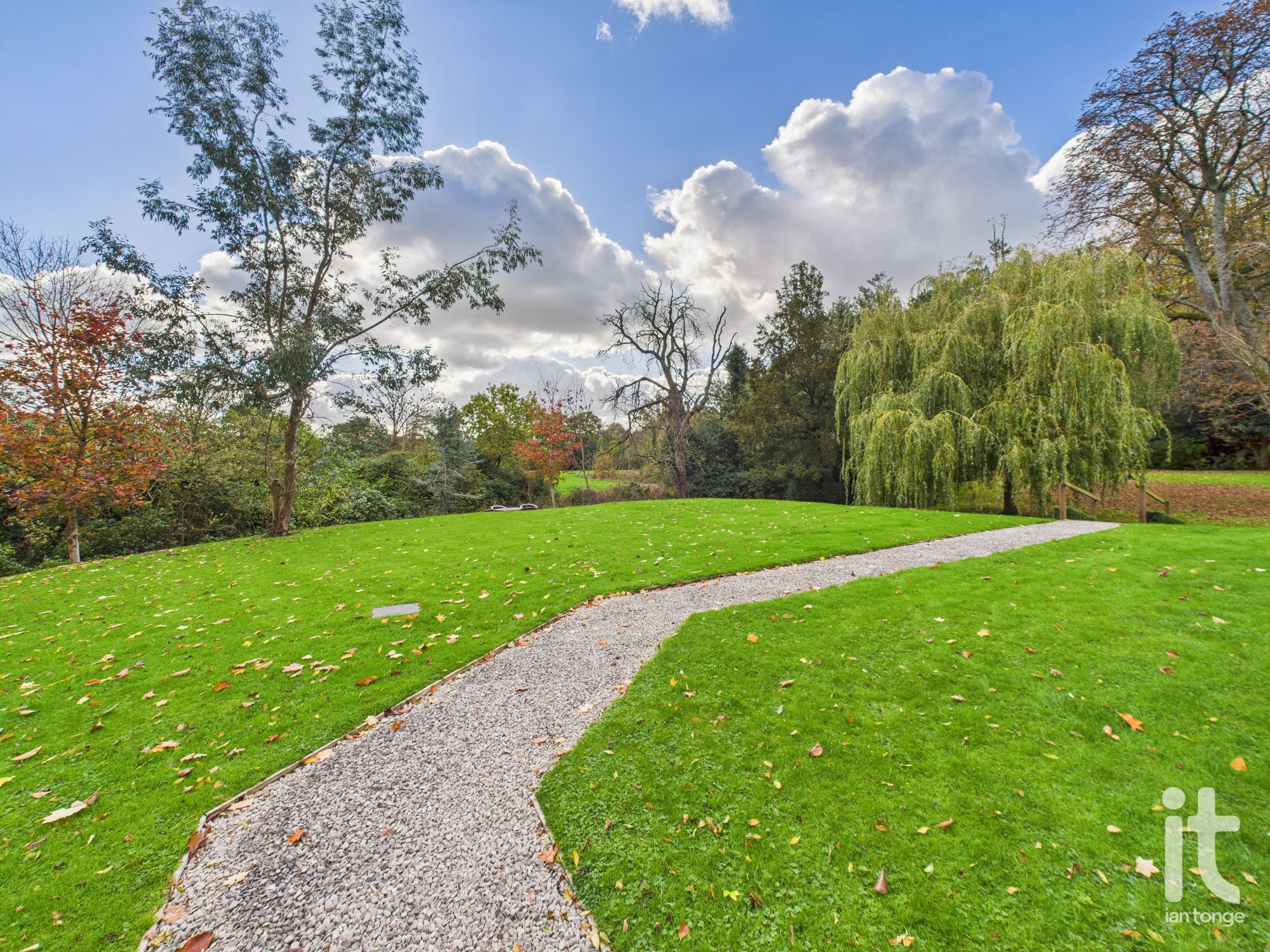 2 bedroom ground floor flat/apartment For Sale in Stockport - Photograph 17.