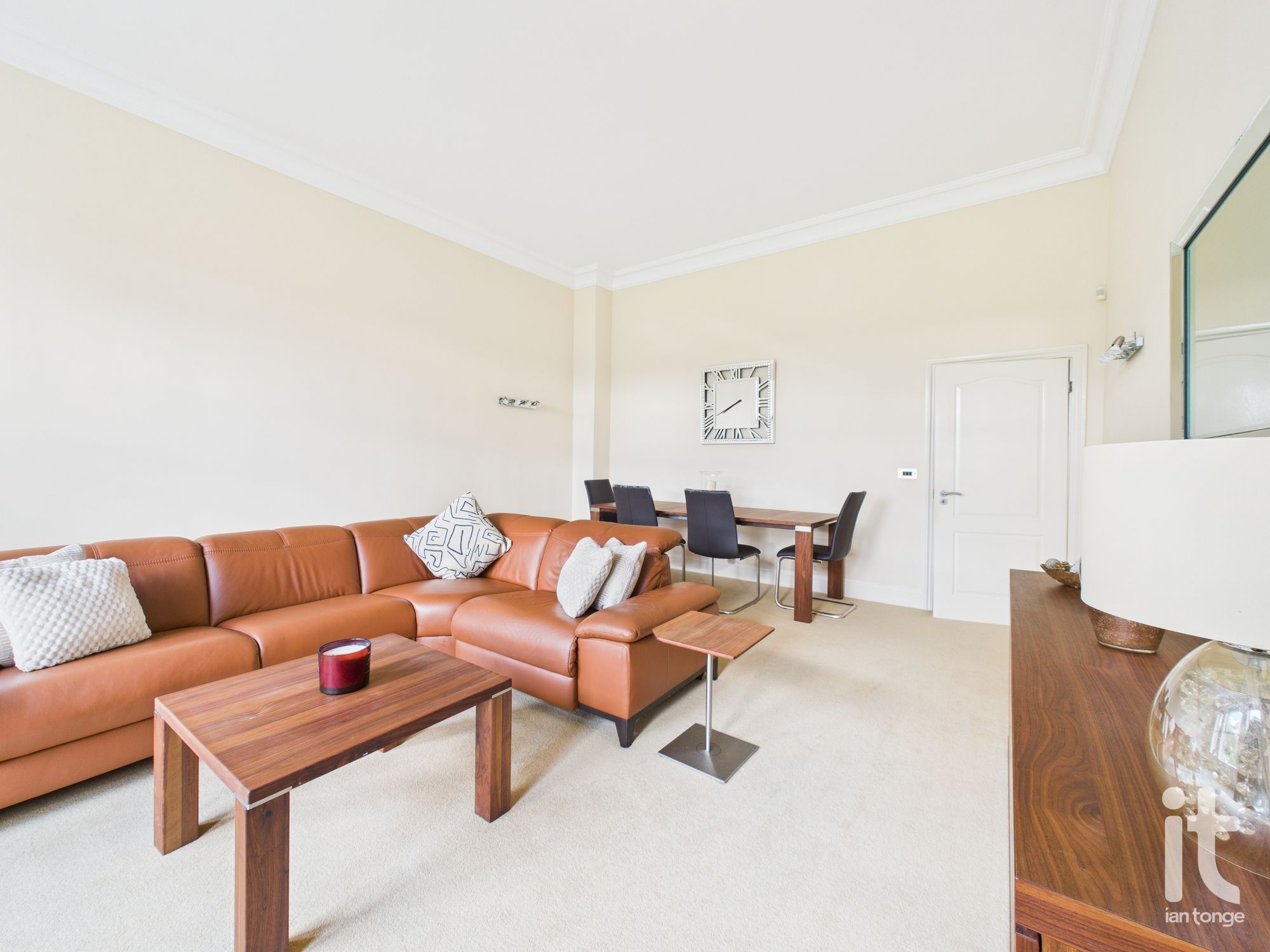 2 bedroom ground floor flat/apartment For Sale in Stockport - Photograph 12.