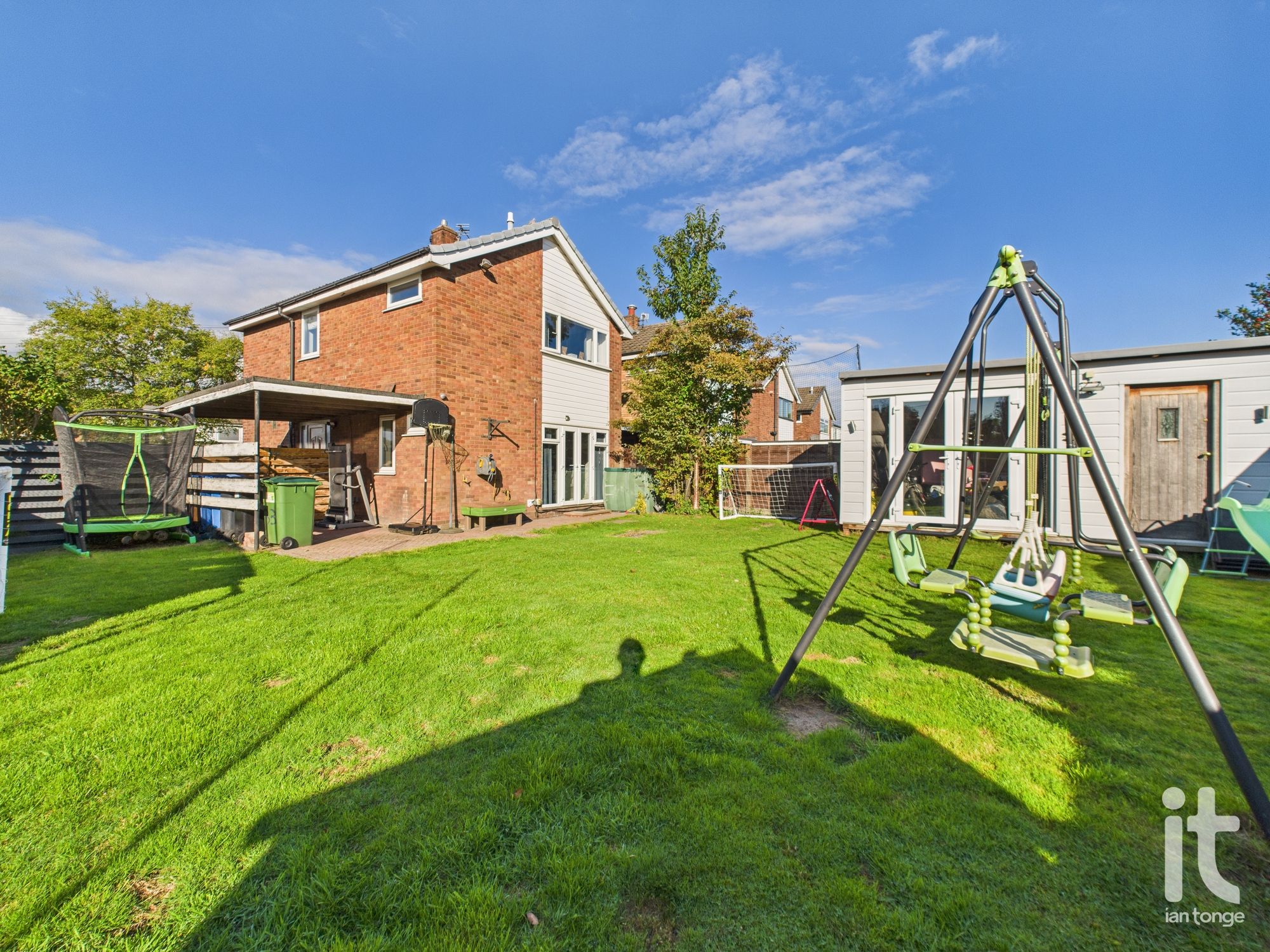 3 bedroom detached house For Sale in Stockport - Photograph 24.