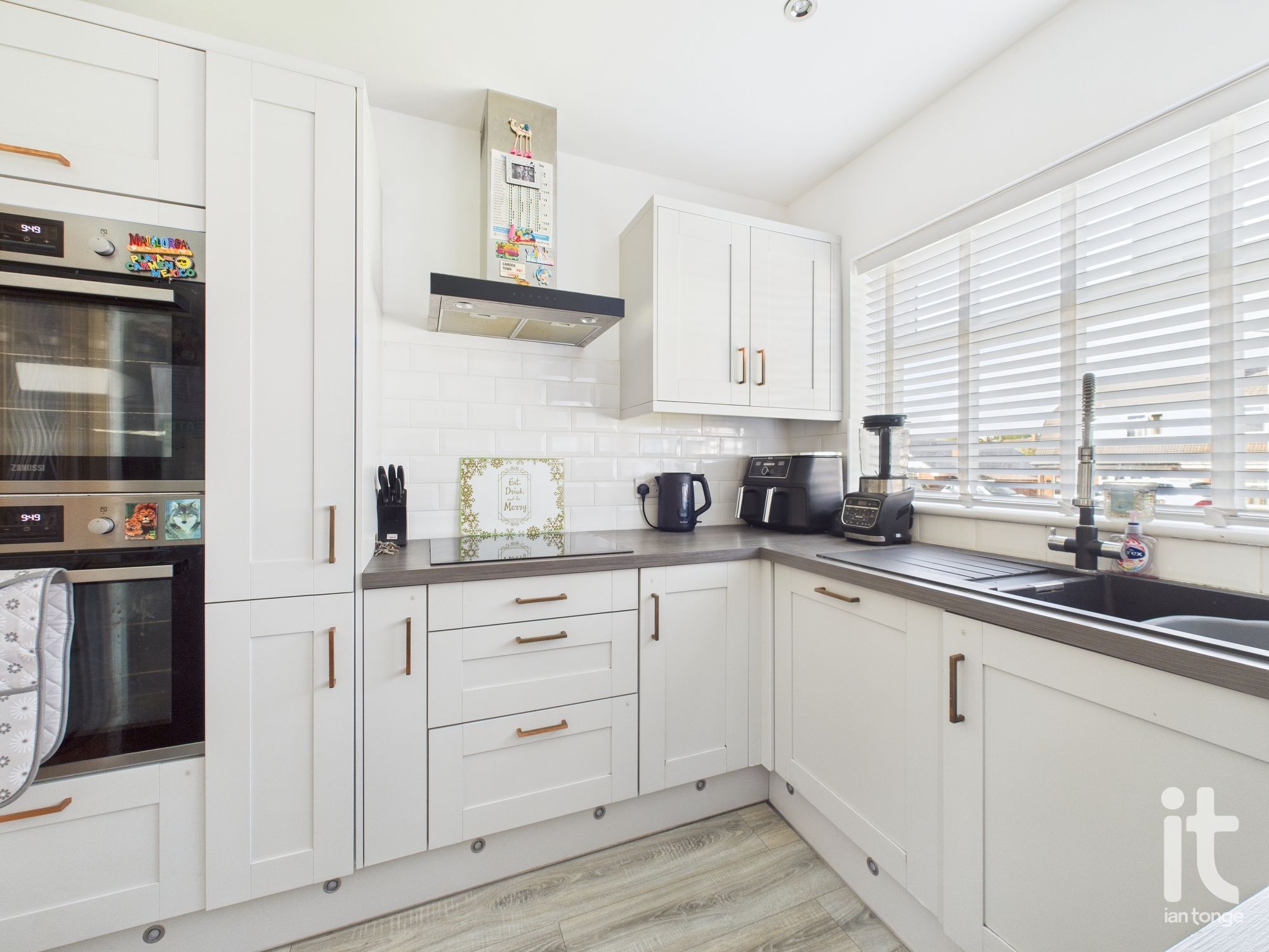 3 bedroom detached house For Sale in Stockport - Photograph 9.