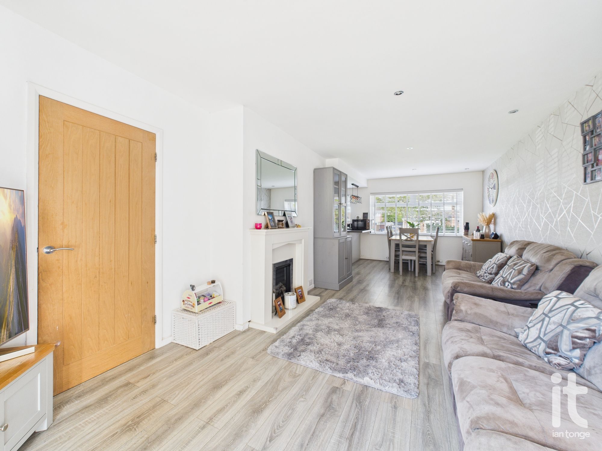 3 bedroom detached house For Sale in Stockport - Photograph 16.