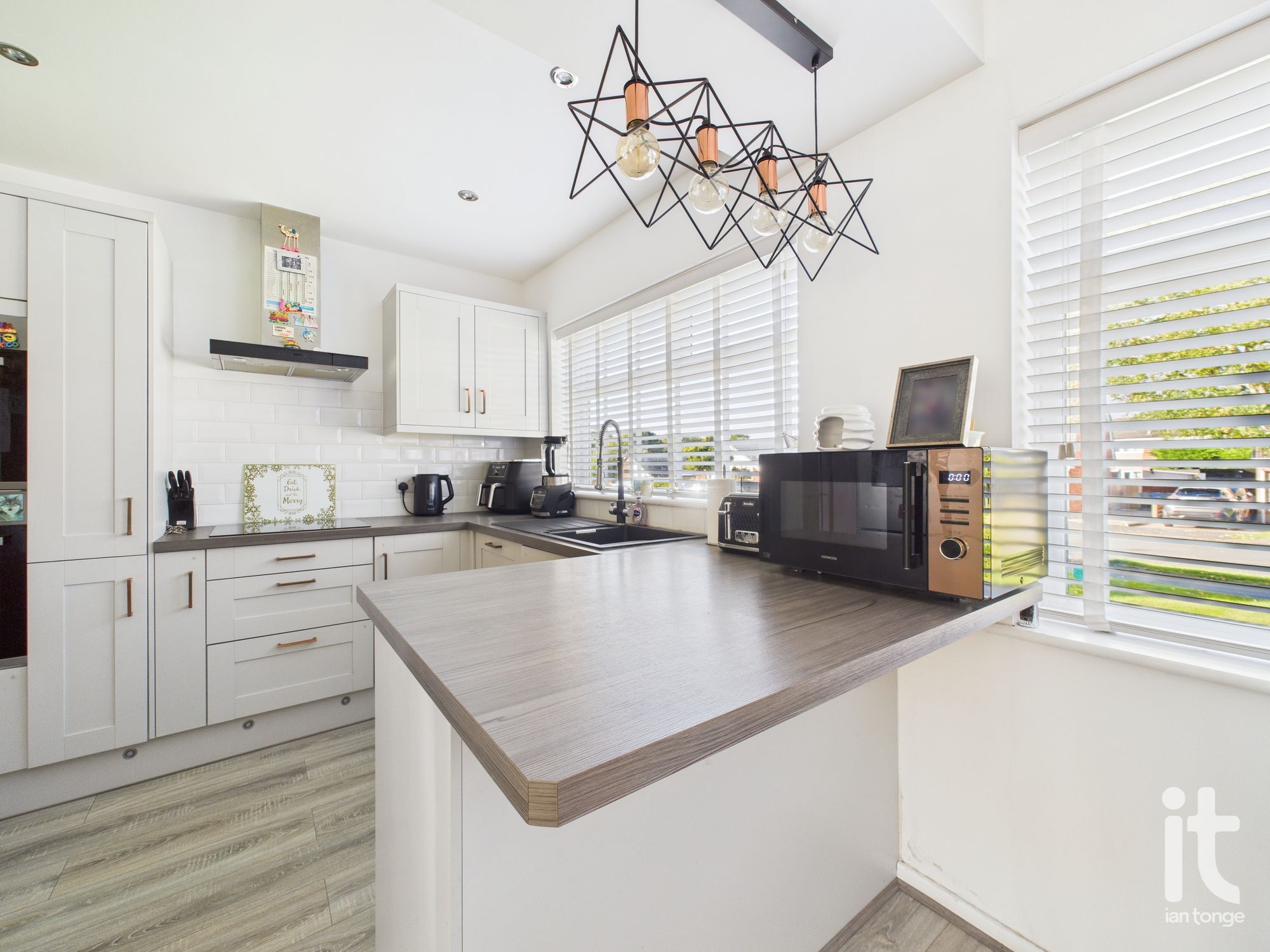 3 bedroom detached house For Sale in Stockport - Photograph 10.