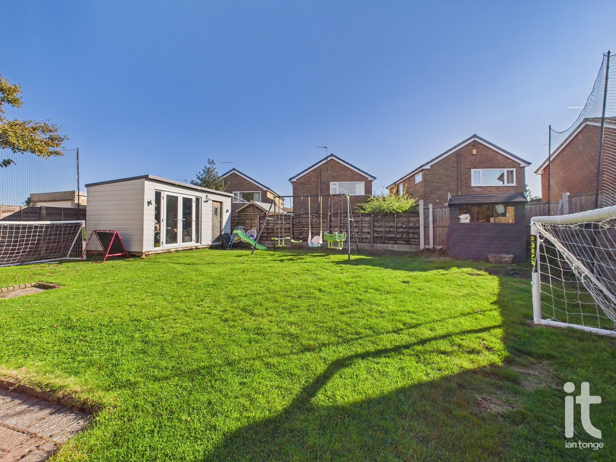3 bedroom detached house For Sale in Stockport - Photograph 3.