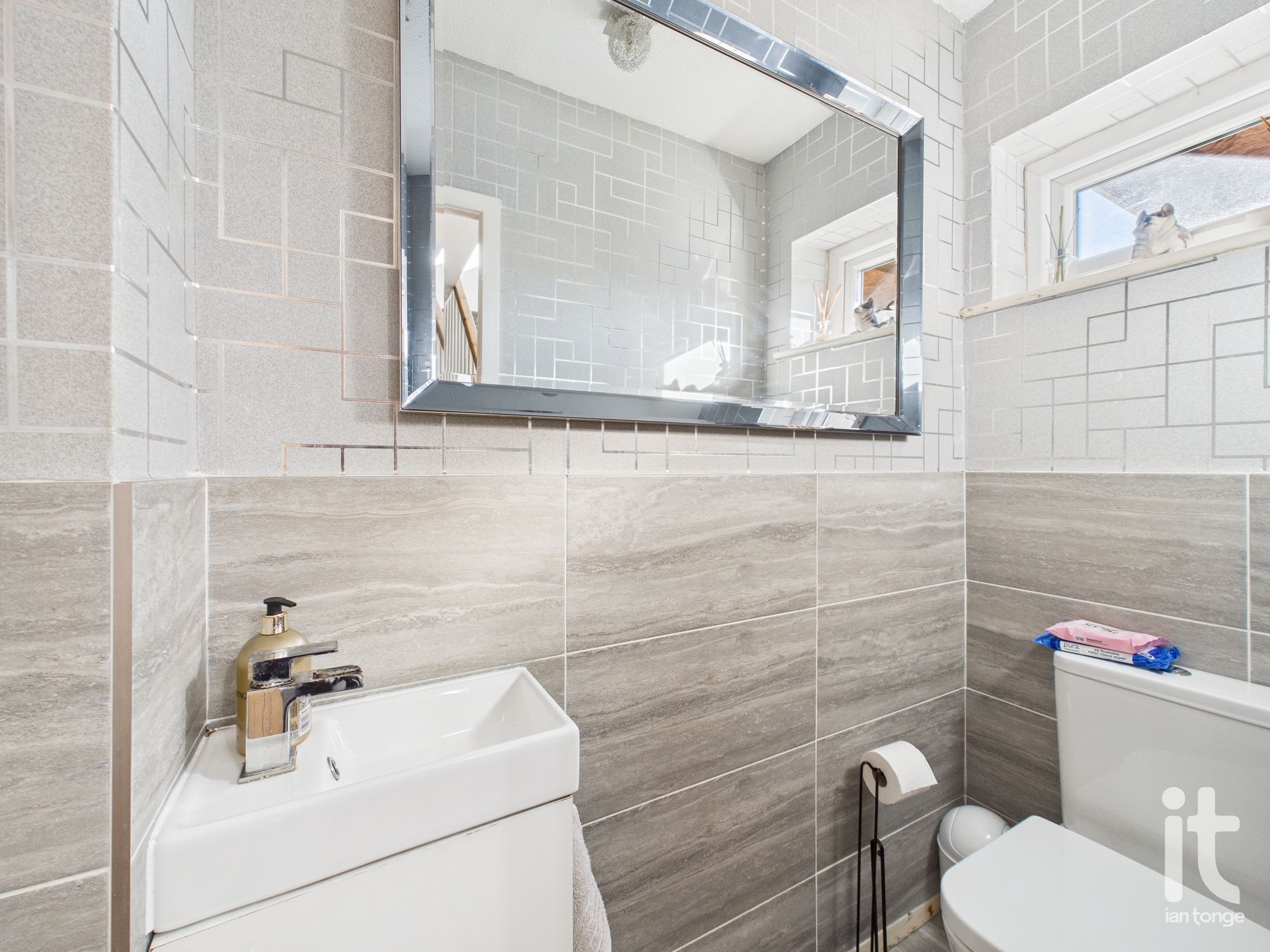 3 bedroom detached house For Sale in Stockport - Photograph 6.