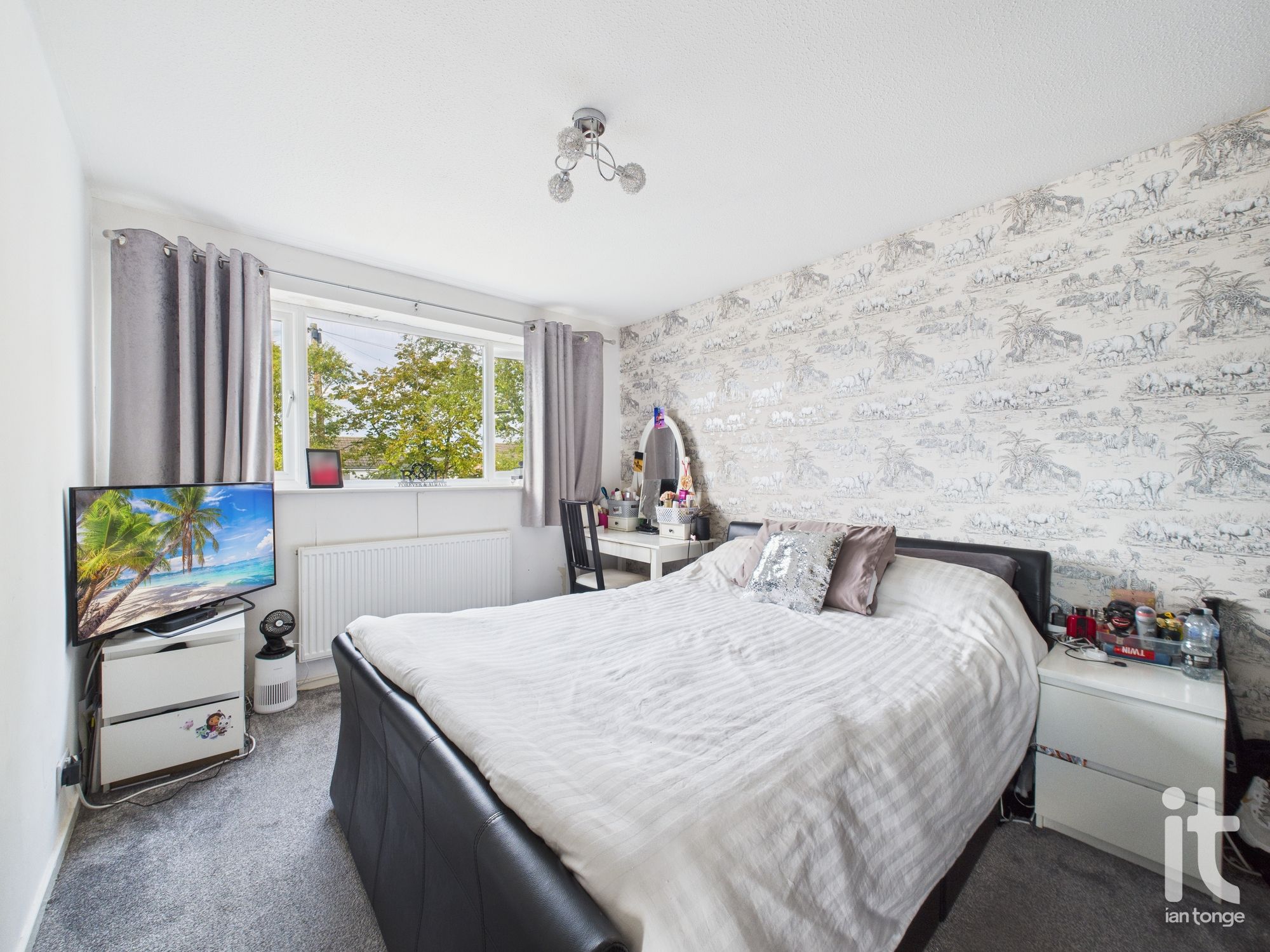 3 bedroom detached house For Sale in Stockport - Photograph 7.