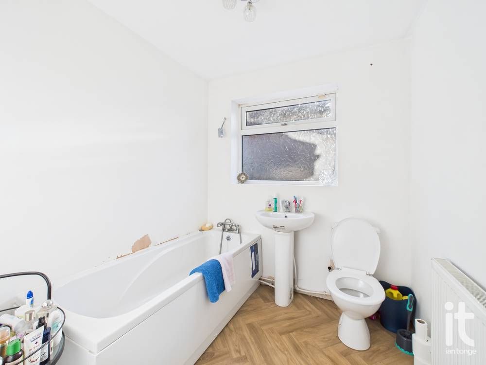 2 bedroom semi-detached bungalow For Sale in Stockport - Photograph 7.