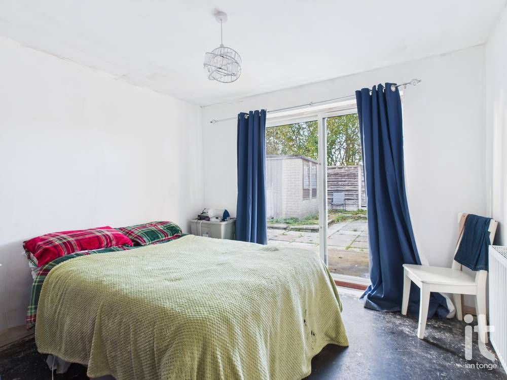 2 bedroom semi-detached bungalow For Sale in Stockport - Photograph 6.