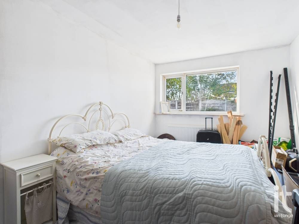 2 bedroom semi-detached bungalow For Sale in Stockport - Photograph 5.