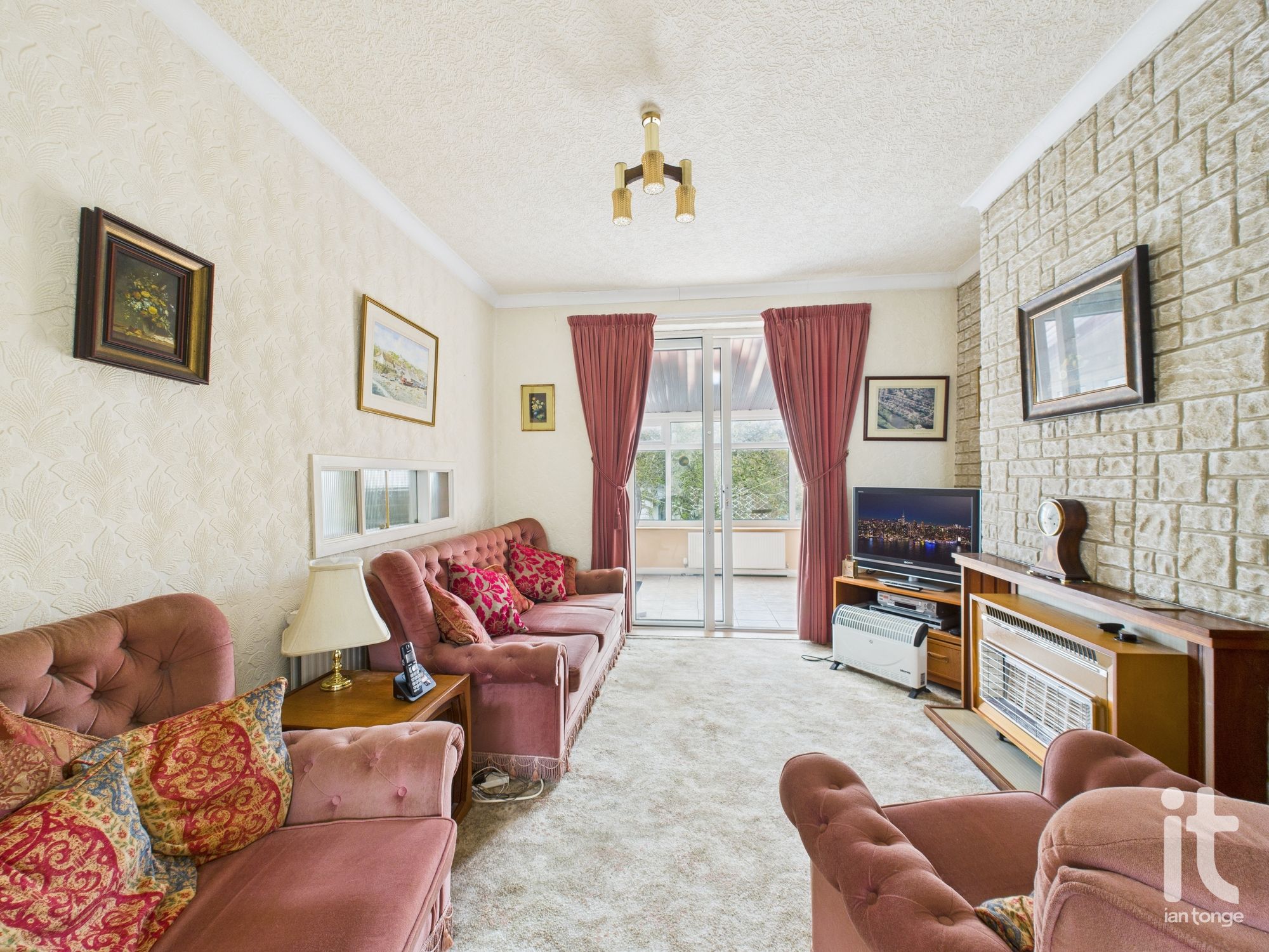 3 bedroom semi-detached house For Sale in Stockport - Photograph 4.