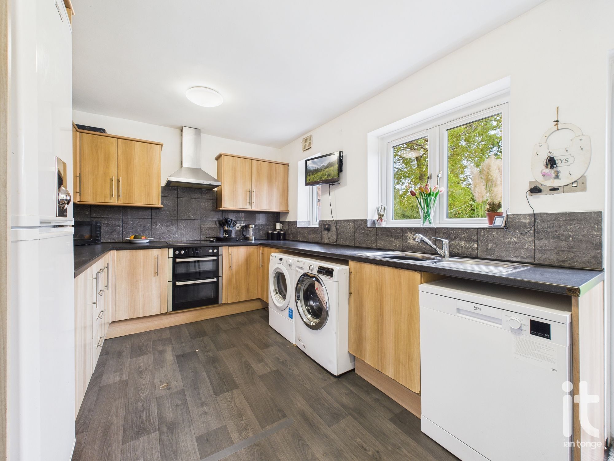 3 bedroom semi-detached house For Sale in Stockport - Photograph 7.