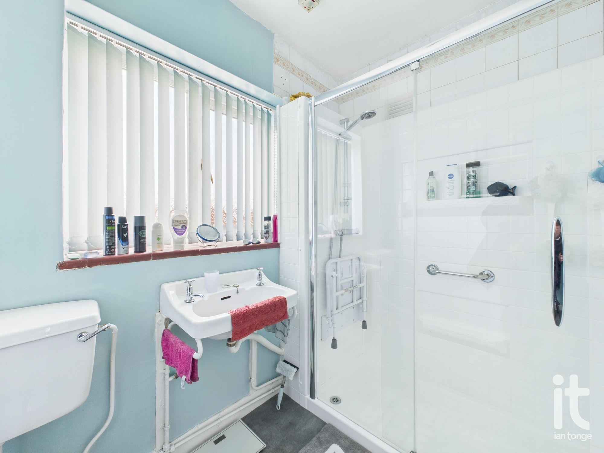 3 bedroom semi-detached house For Sale in Stockport - Photograph 12.