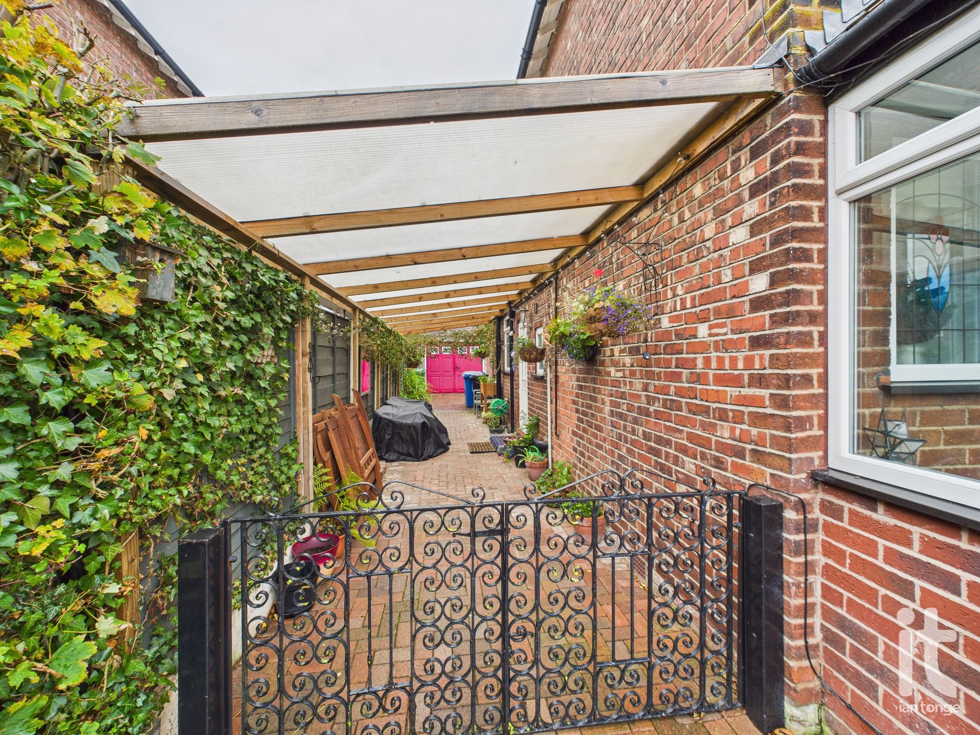 3 bedroom semi-detached house For Sale in Stockport - Photograph 5.