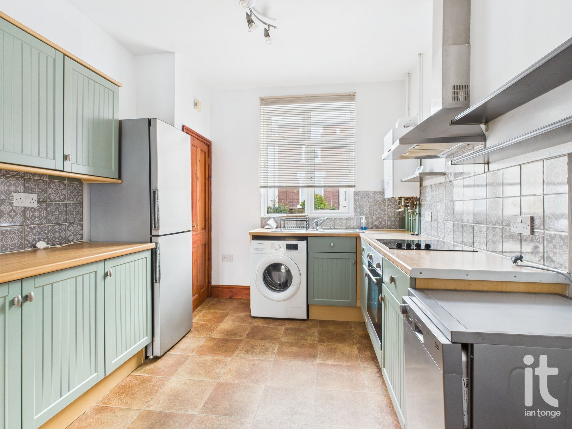 2 bedroom mid terraced house For Sale in Stockport - Photograph 8.