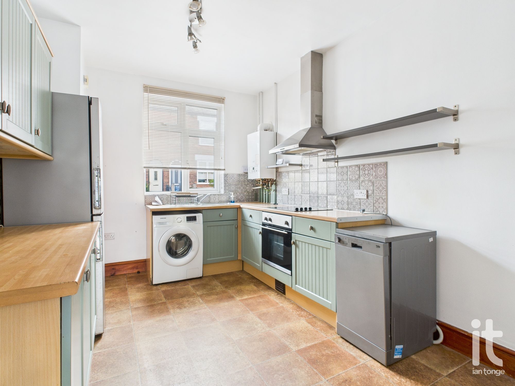 2 bedroom mid terraced house For Sale in Stockport - Photograph 7.