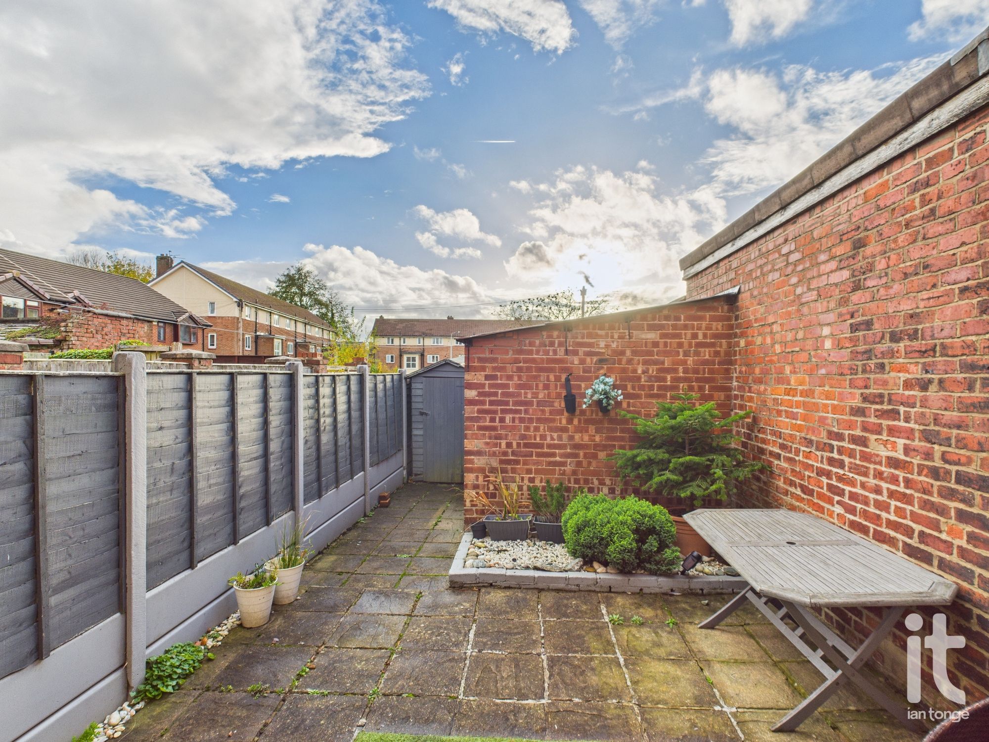 2 bedroom mid terraced house For Sale in Stockport - Photograph 4.