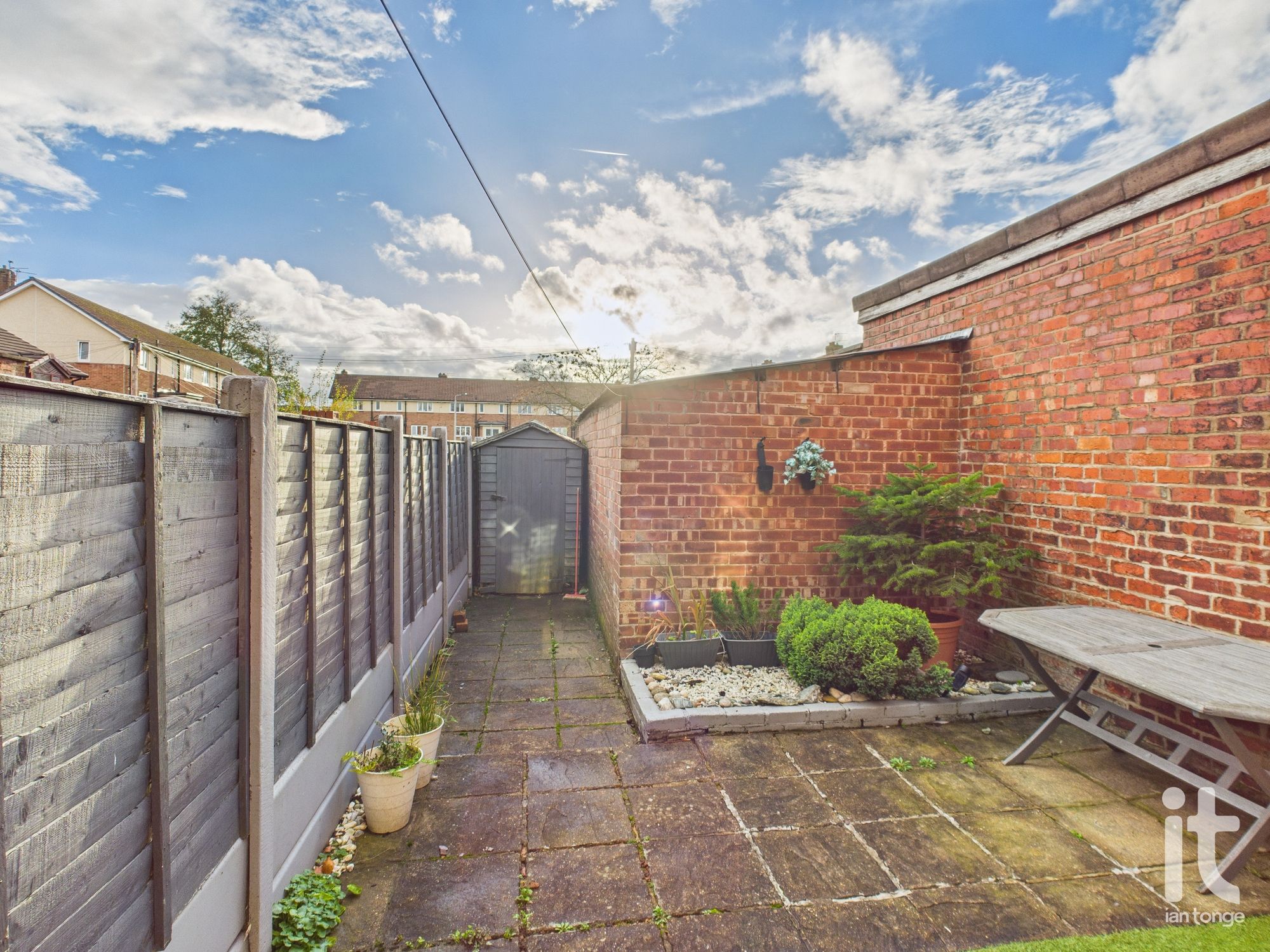 2 bedroom mid terraced house For Sale in Stockport - Photograph 5.