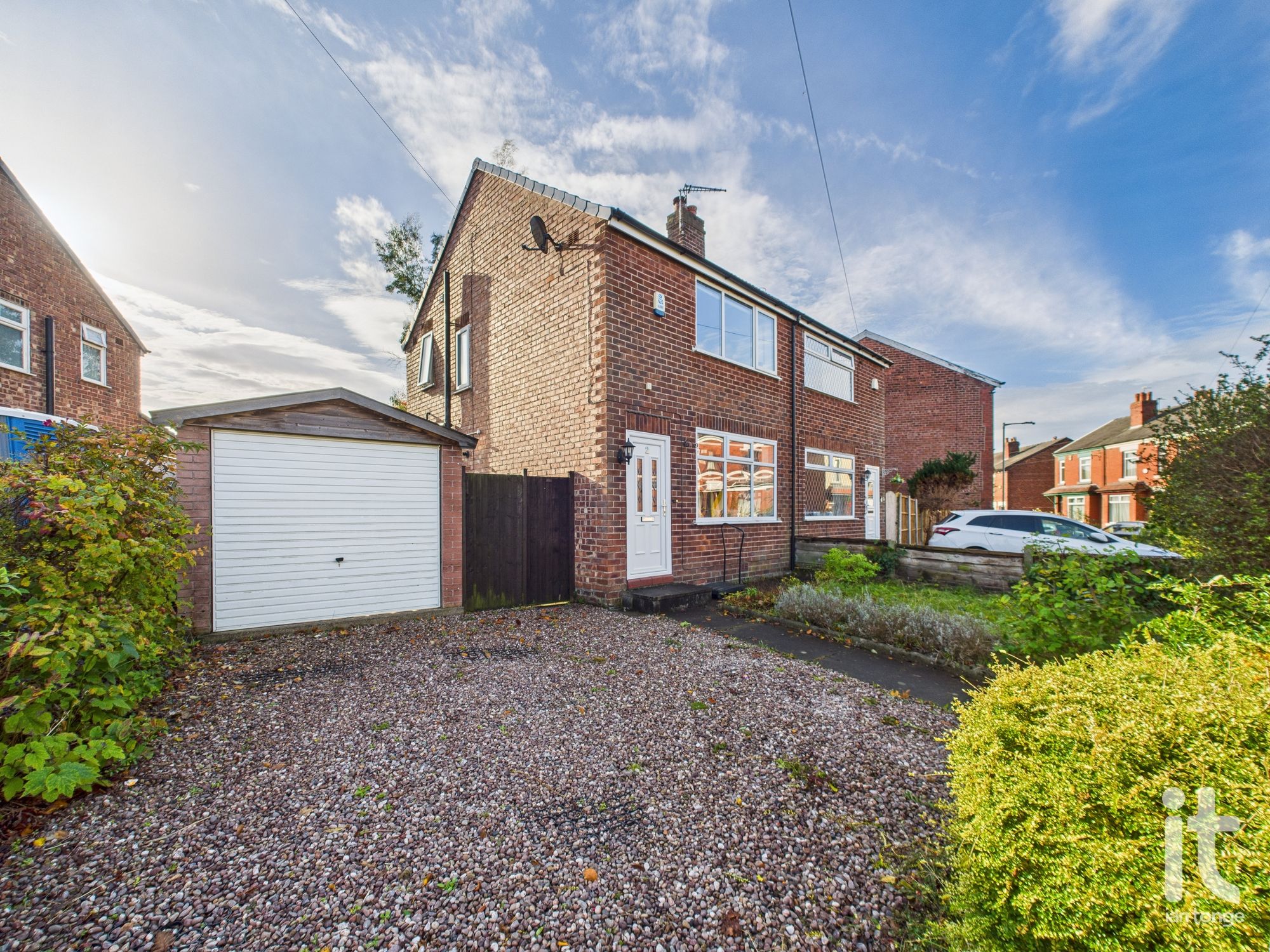 2 bedroom semi-detached house For Sale in Stockport - Property photograph.
