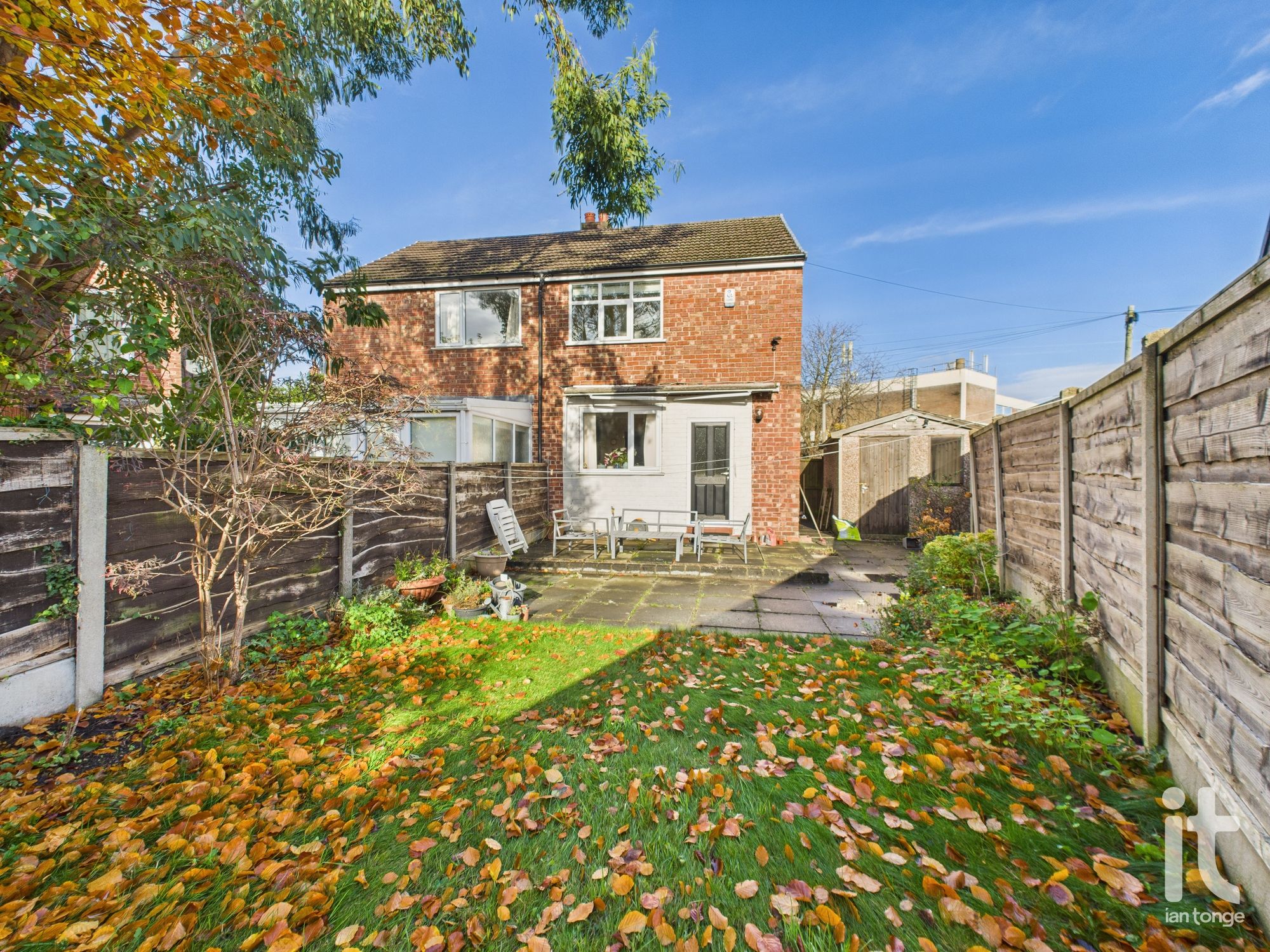 2 bedroom semi-detached house For Sale in Stockport - Photograph 4.