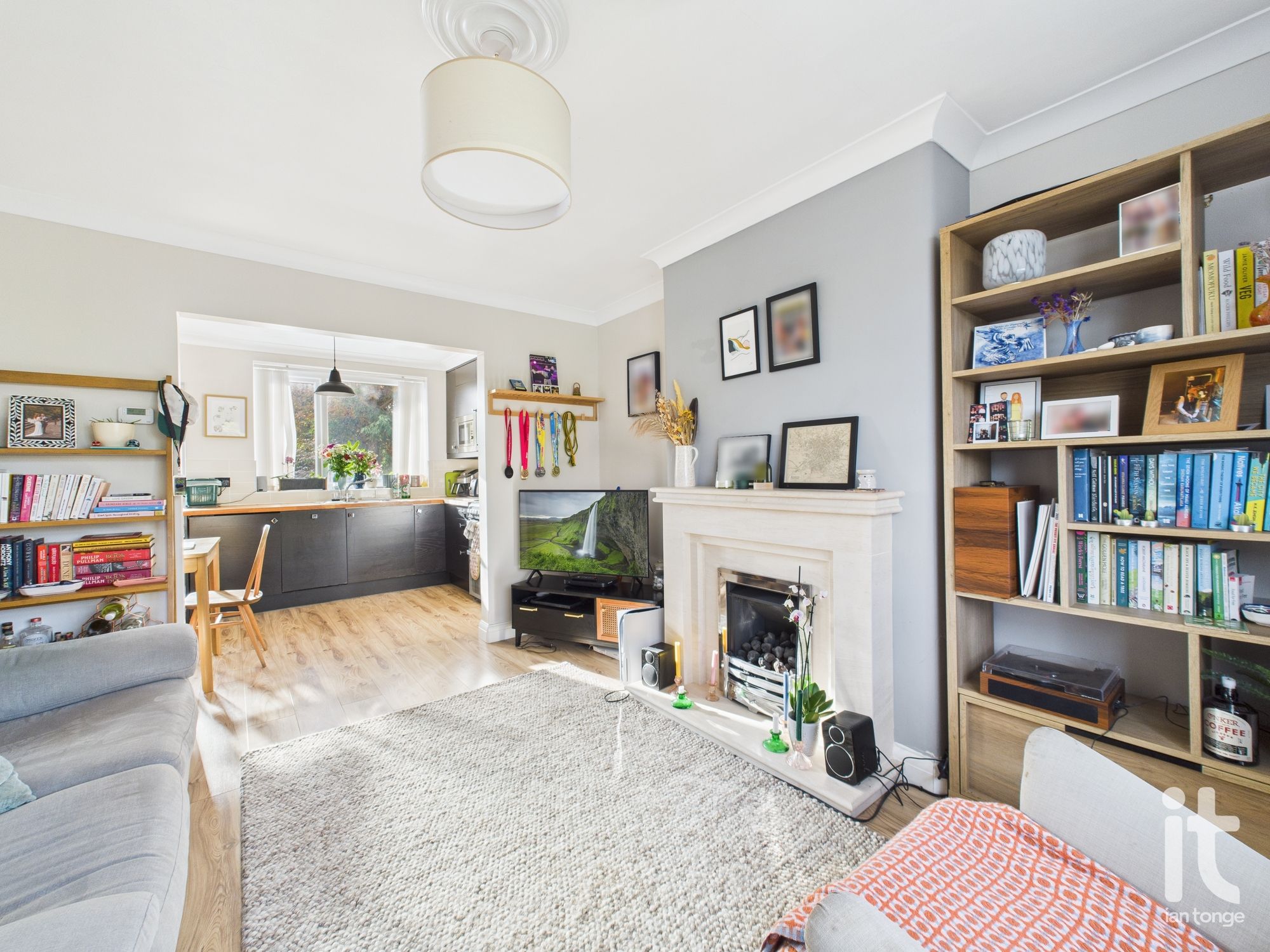 2 bedroom semi-detached house For Sale in Stockport - Photograph 5.