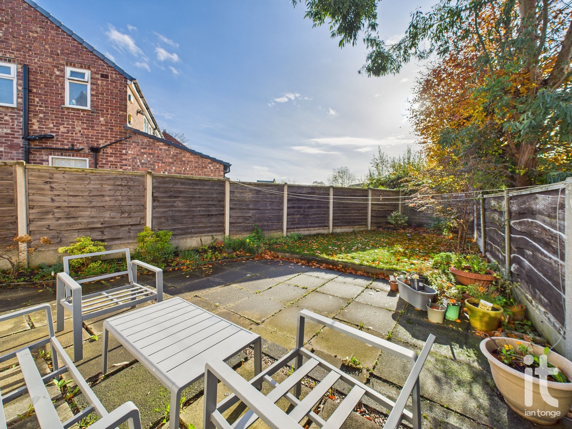 2 bedroom semi-detached house For Sale in Stockport - Photograph 13.