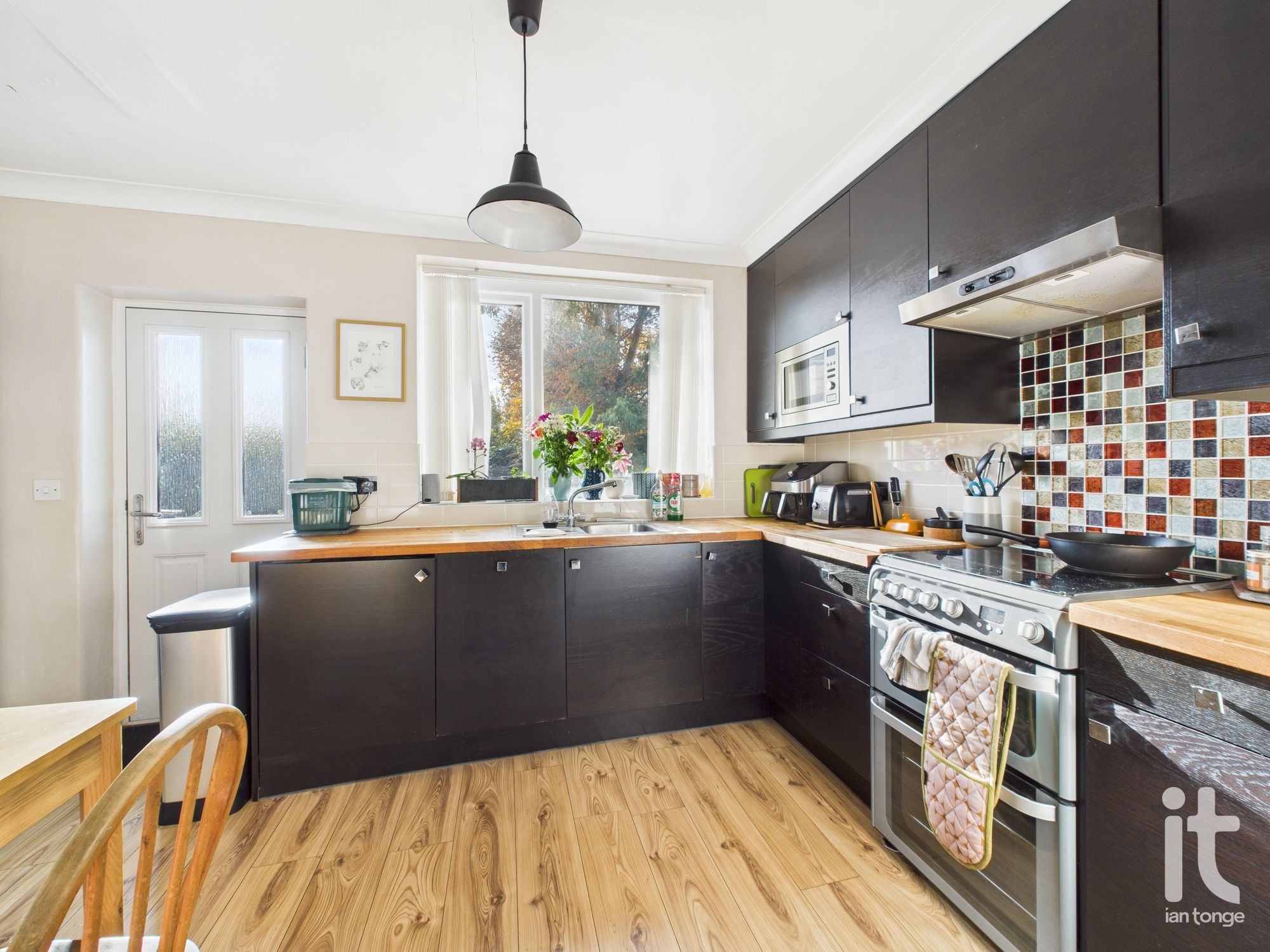 2 bedroom semi-detached house For Sale in Stockport - Photograph 6.