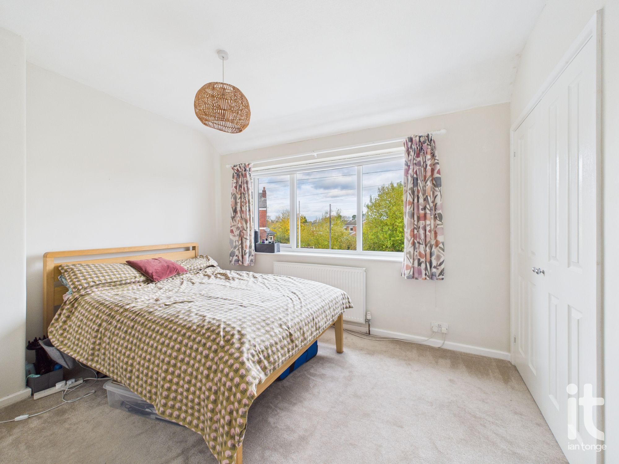 2 bedroom semi-detached house For Sale in Stockport - Photograph 9.