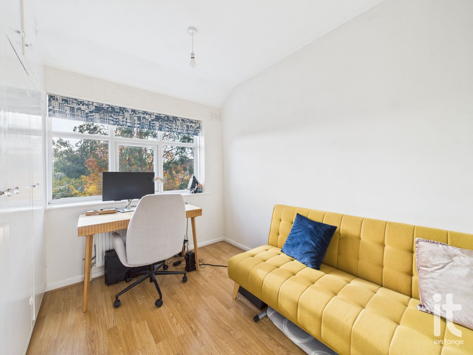 2 bedroom semi-detached house For Sale in Stockport - Photograph 10.