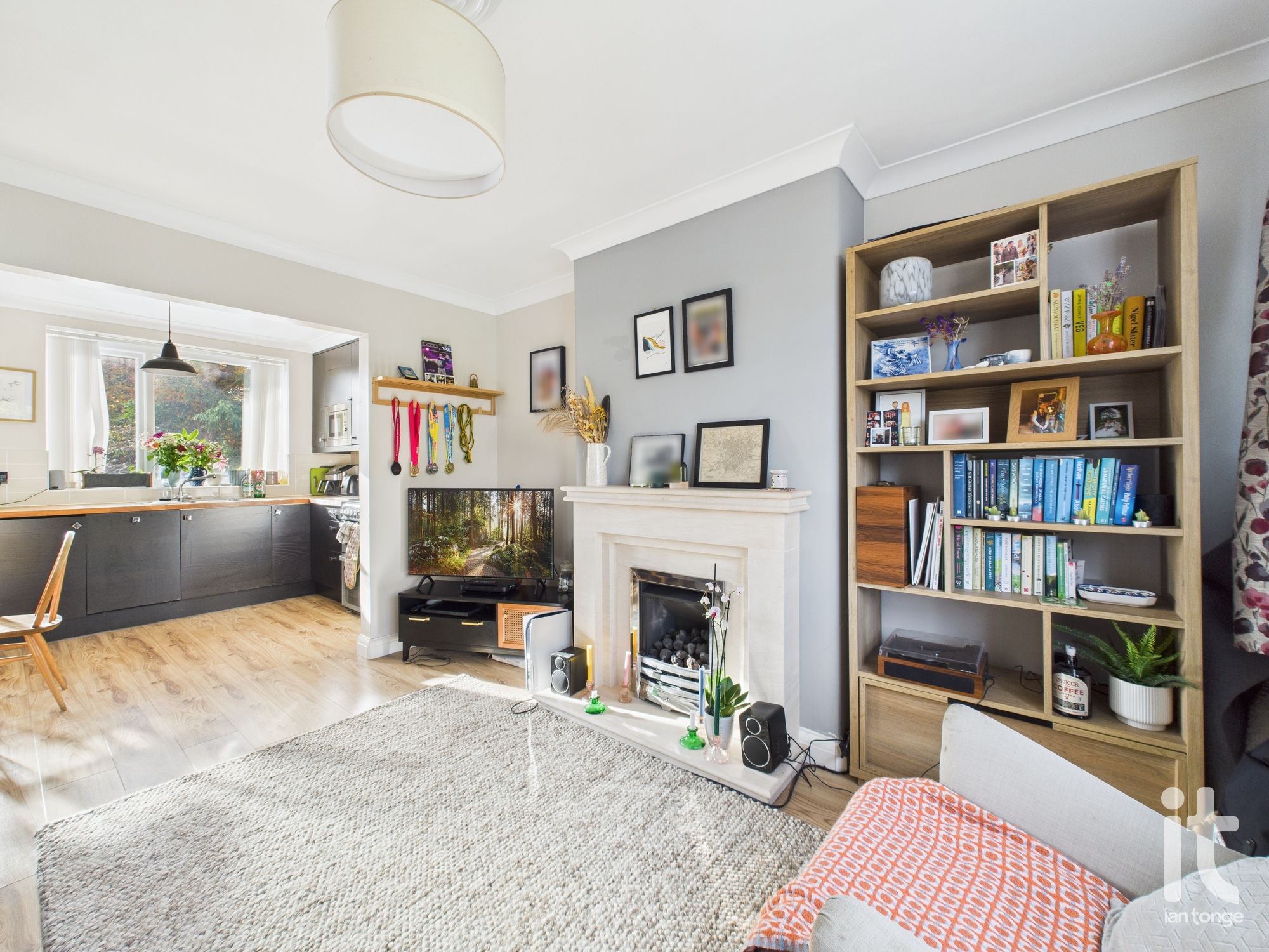 2 bedroom semi-detached house For Sale in Stockport - Property photograph.