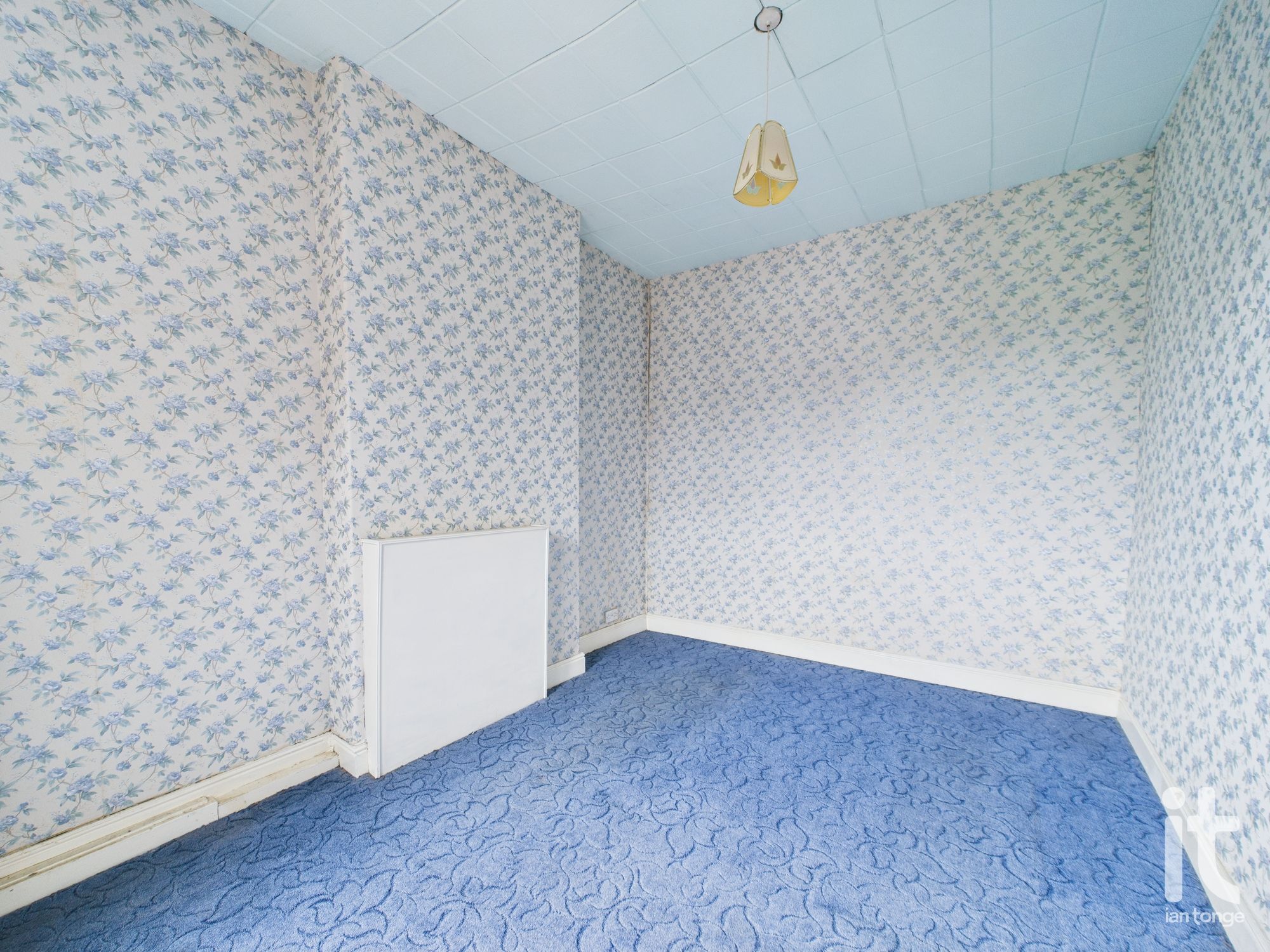 2 bedroom end terraced house For Sale in Stockport - Photograph 13.