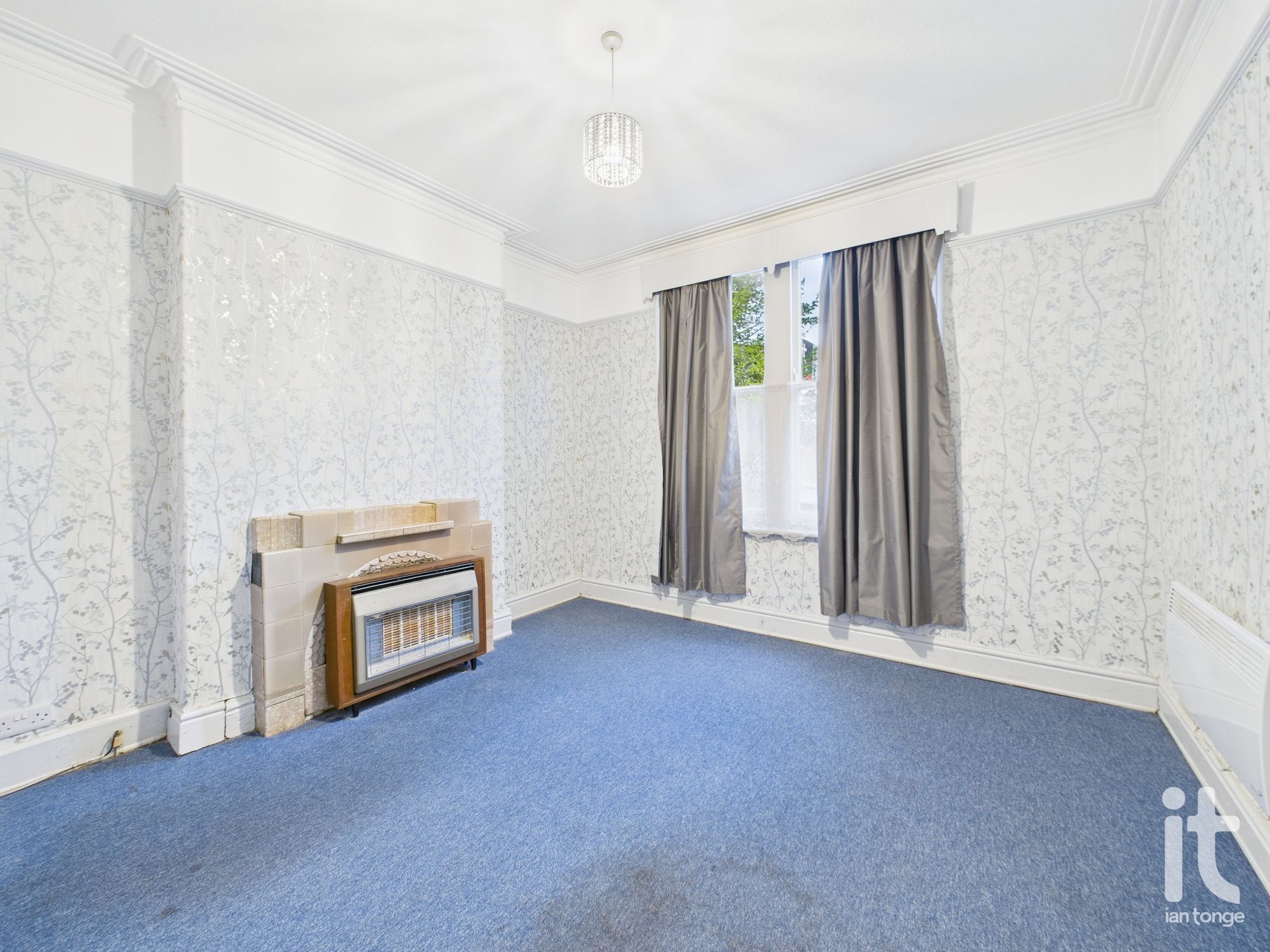2 bedroom end terraced house For Sale in Stockport - Photograph 7.