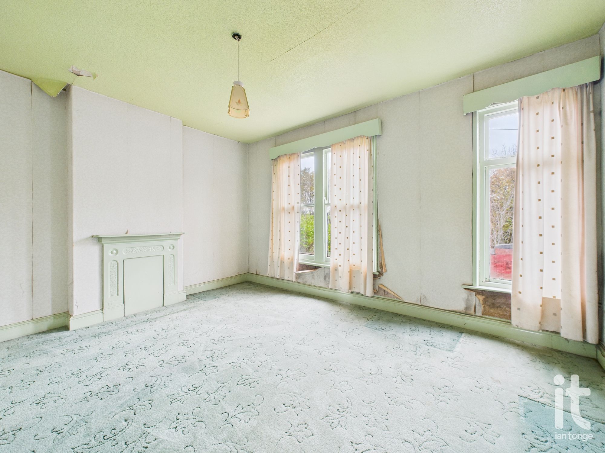 2 bedroom end terraced house For Sale in Stockport - Photograph 14.