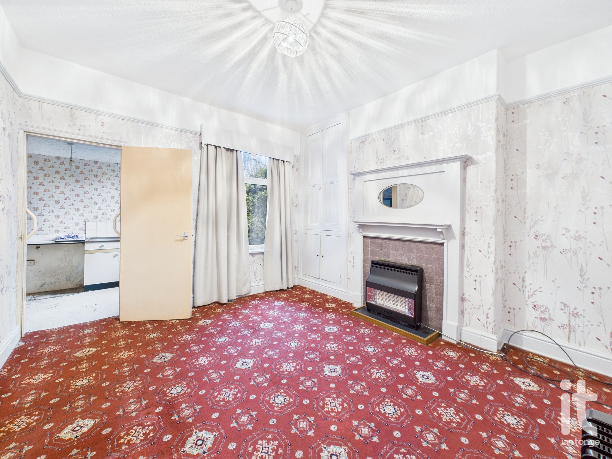 2 bedroom end terraced house For Sale in Stockport - Photograph 8.
