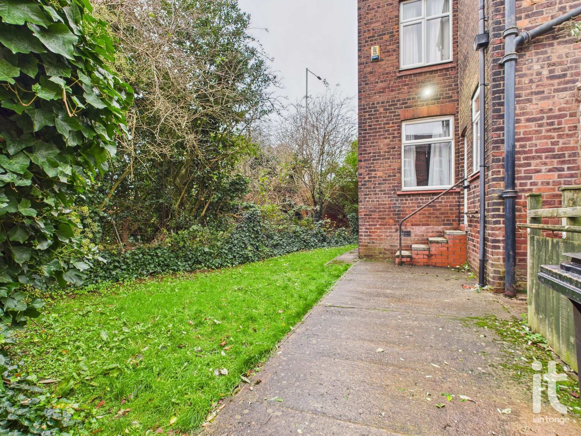 2 bedroom end terraced house For Sale in Stockport - Photograph 4.