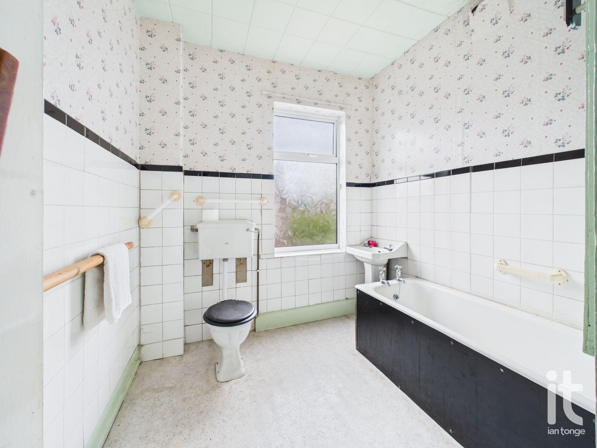 2 bedroom end terraced house For Sale in Stockport - Photograph 12.