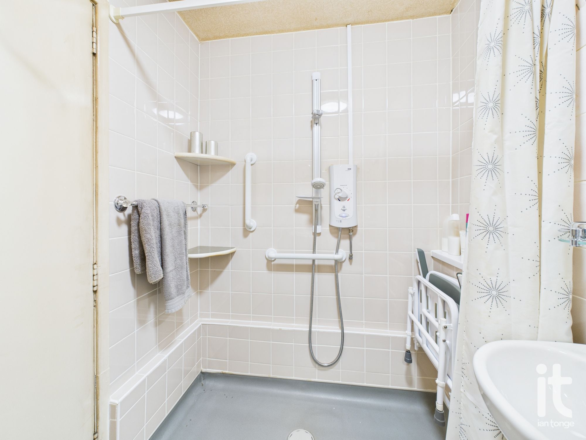 2 bedroom apartment flat/apartment For Sale in Stockport - Photograph 9.