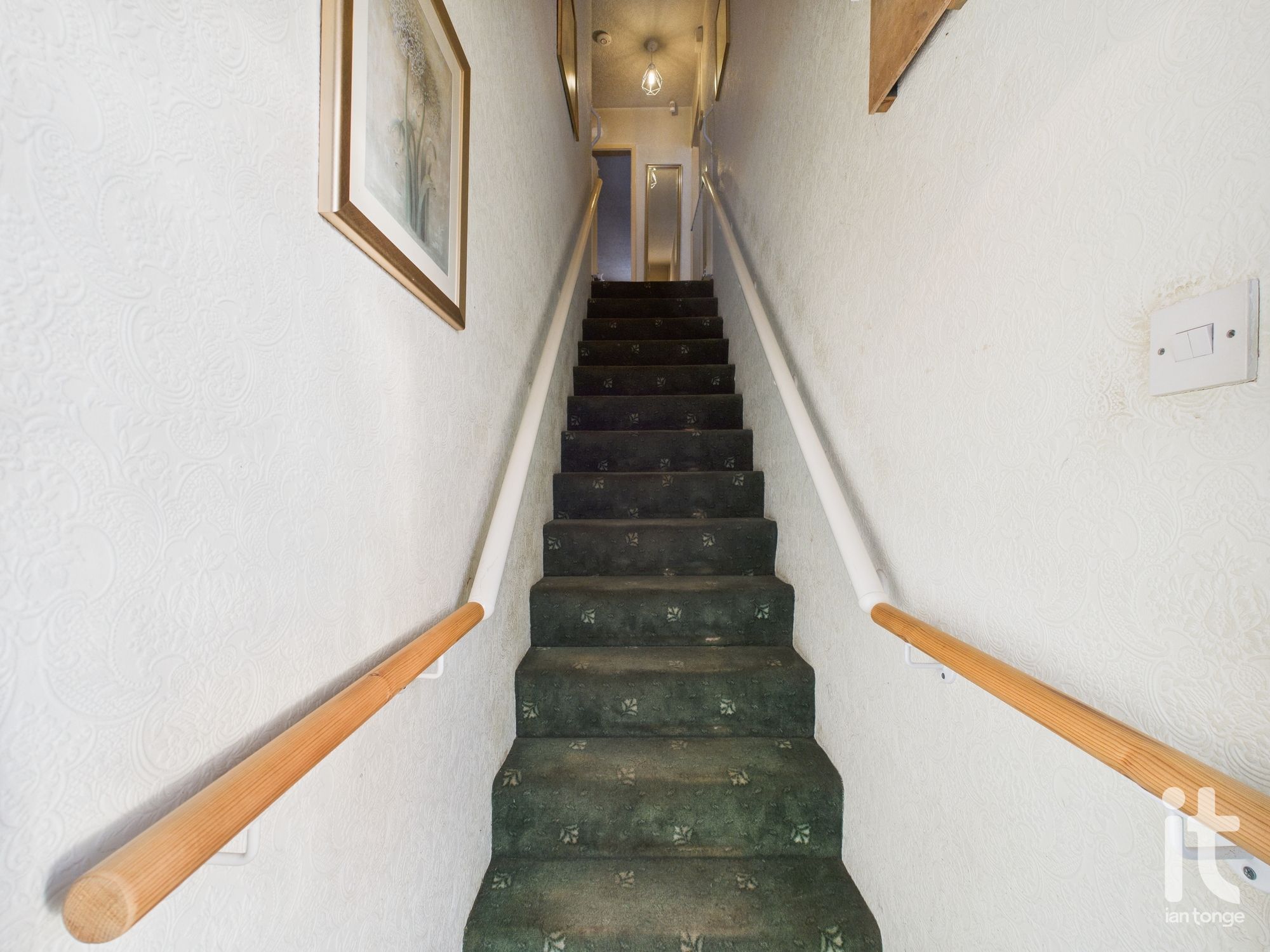 2 bedroom apartment flat/apartment For Sale in Stockport - Photograph 4.