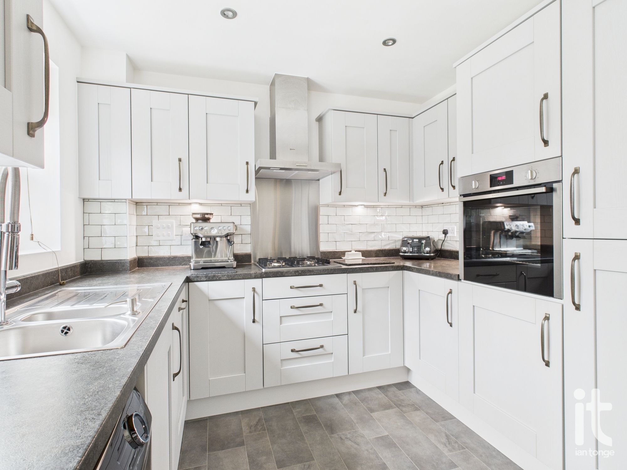 3 bedroom semi-detached house For Sale in Marple - Photograph 5.