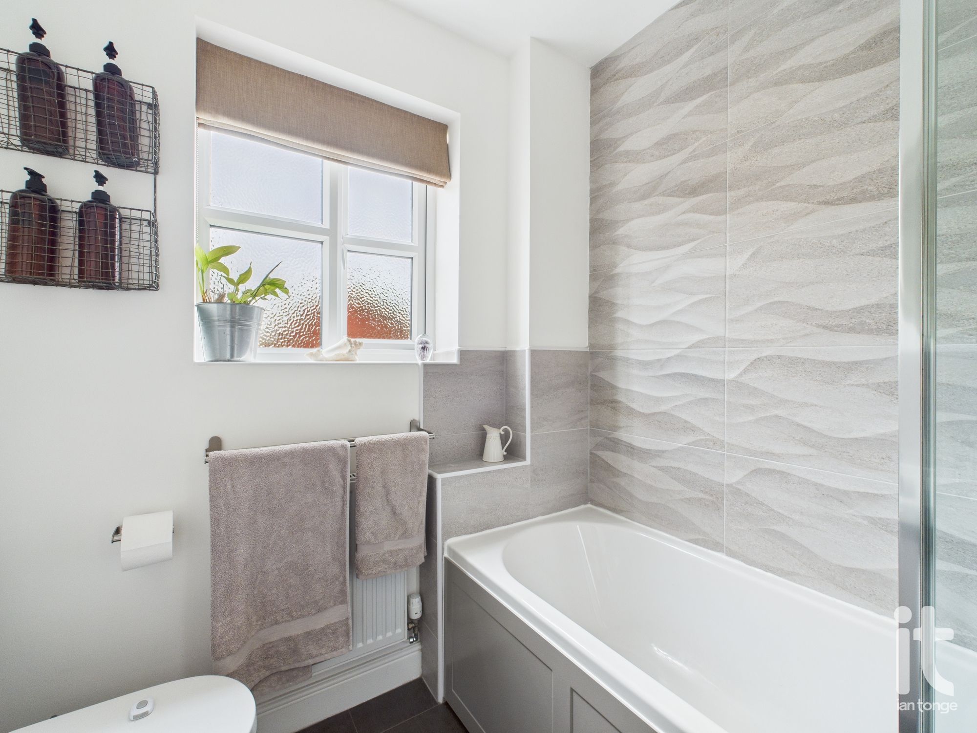 3 bedroom semi-detached house For Sale in Marple - Photograph 13.