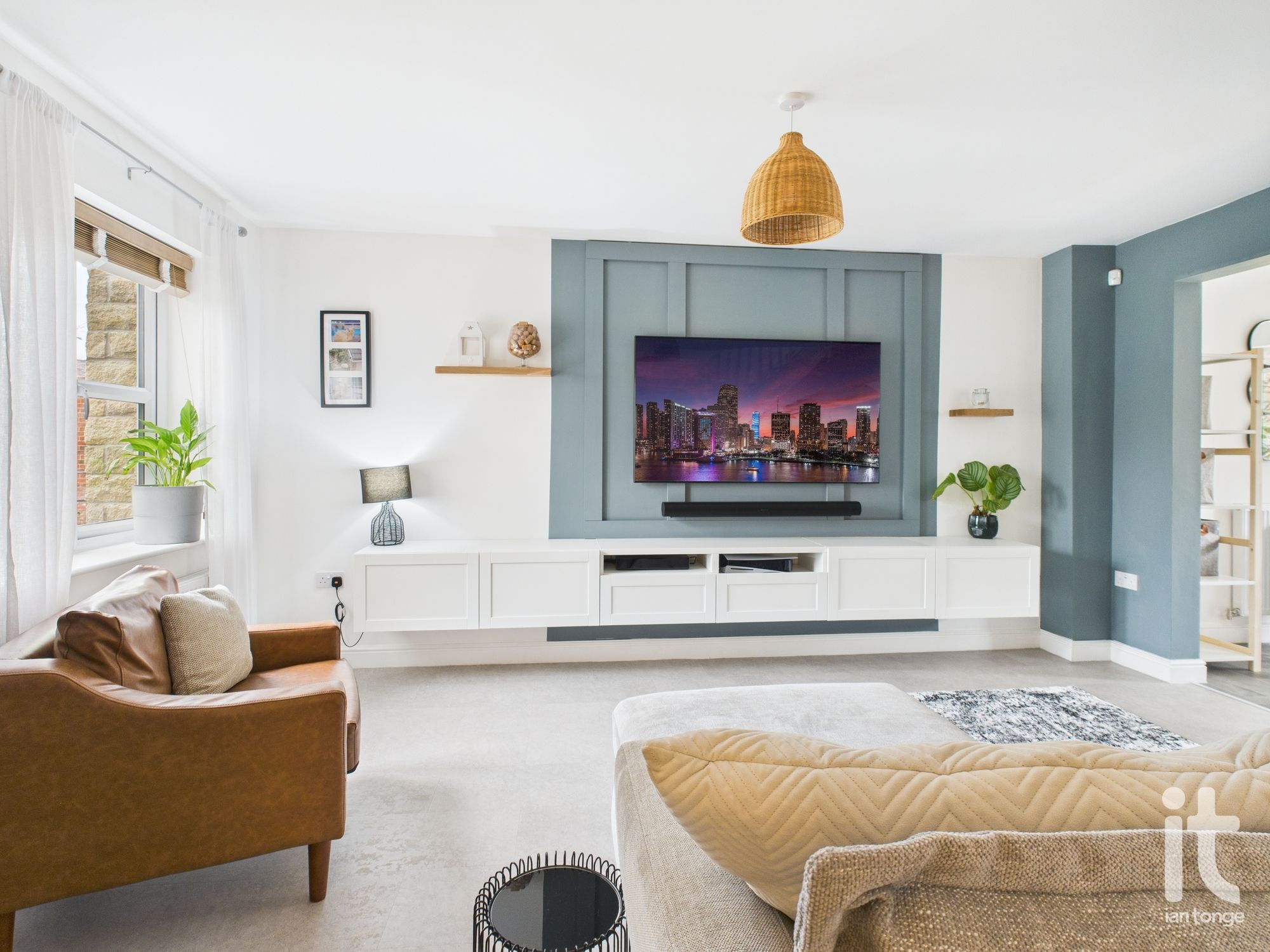 3 bedroom semi-detached house For Sale in Marple - Property photograph.