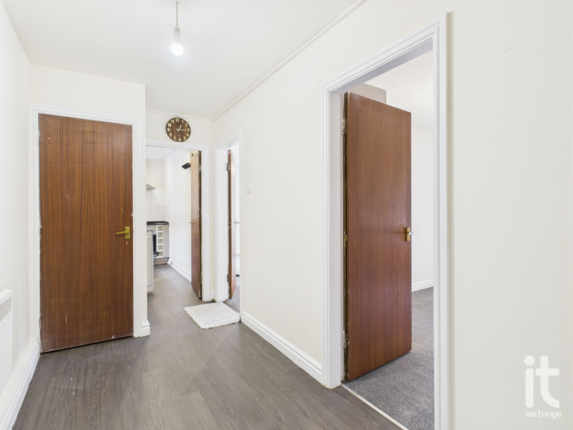 2 bedroom ground floor flat/apartment To Let in Manchester - Photograph 5.