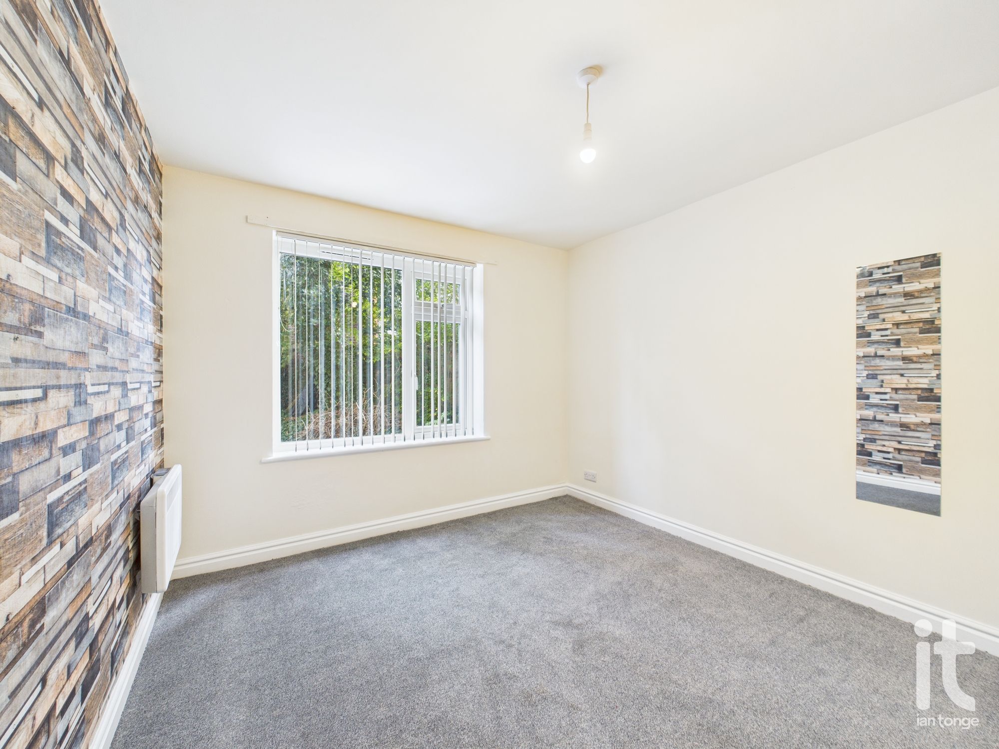 2 bedroom ground floor flat/apartment To Let in Manchester - Photograph 9.