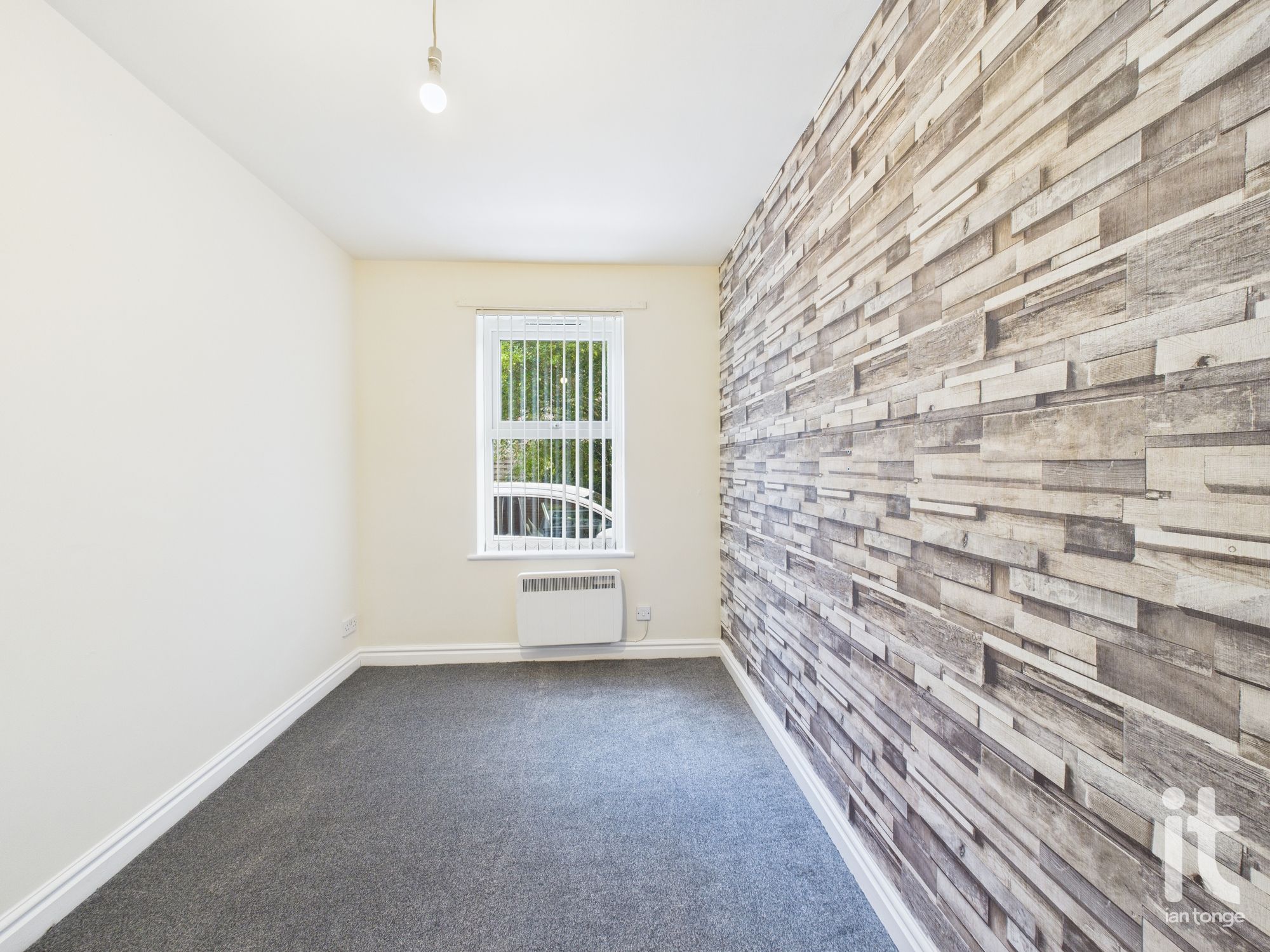 2 bedroom ground floor flat/apartment To Let in Manchester - Photograph 10.