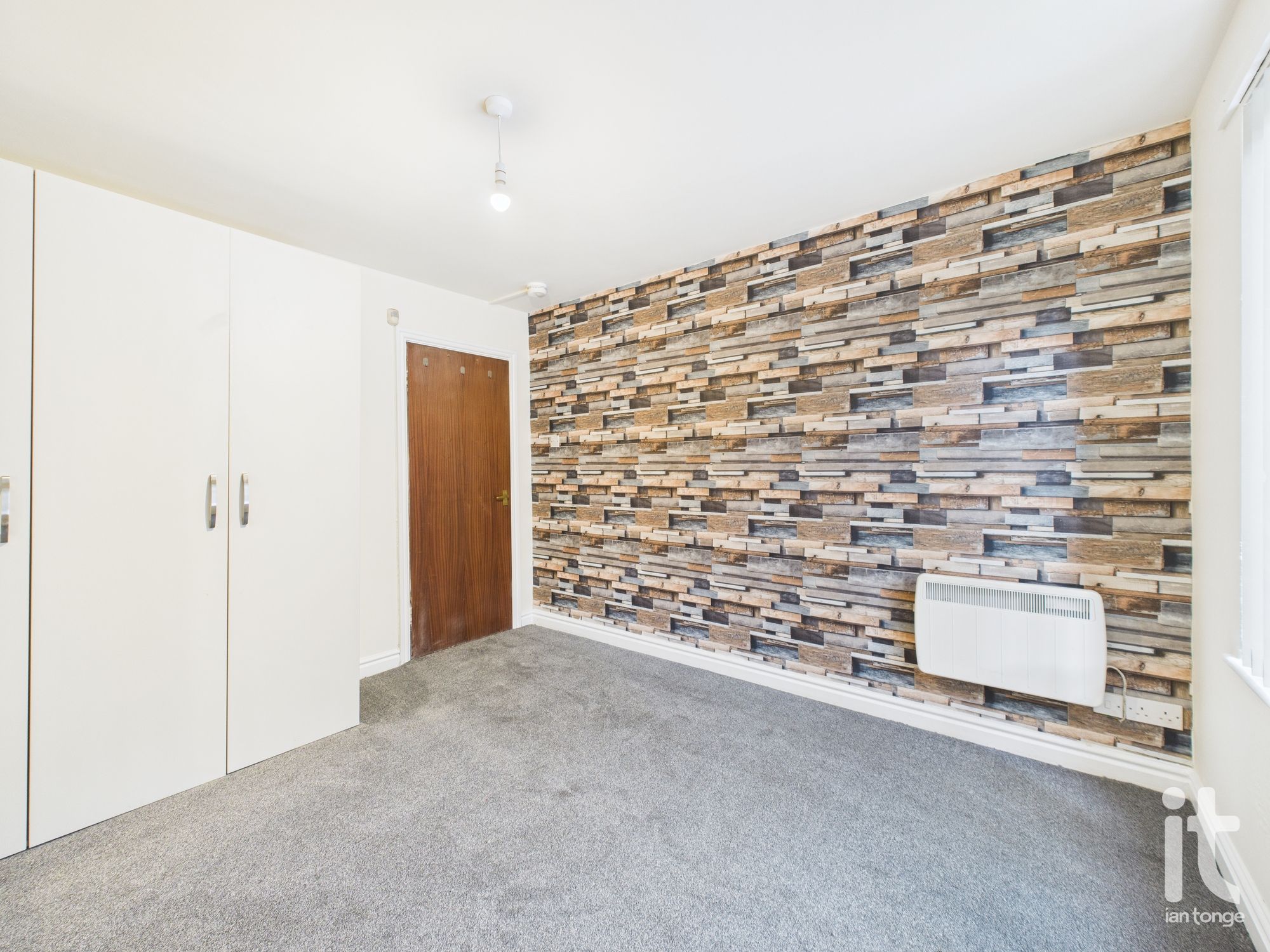 2 bedroom ground floor flat/apartment To Let in Manchester - Photograph 8.