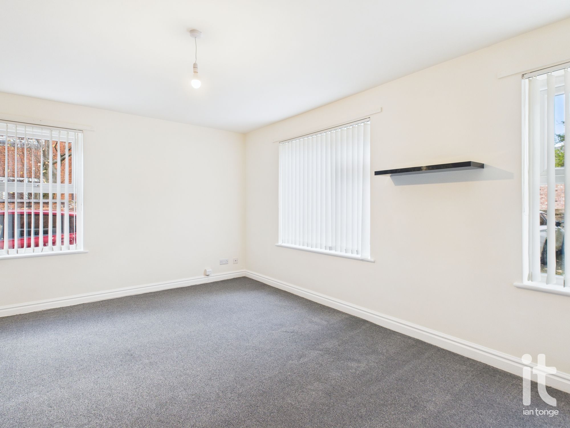 2 bedroom ground floor flat/apartment To Let in Manchester - Photograph 6.
