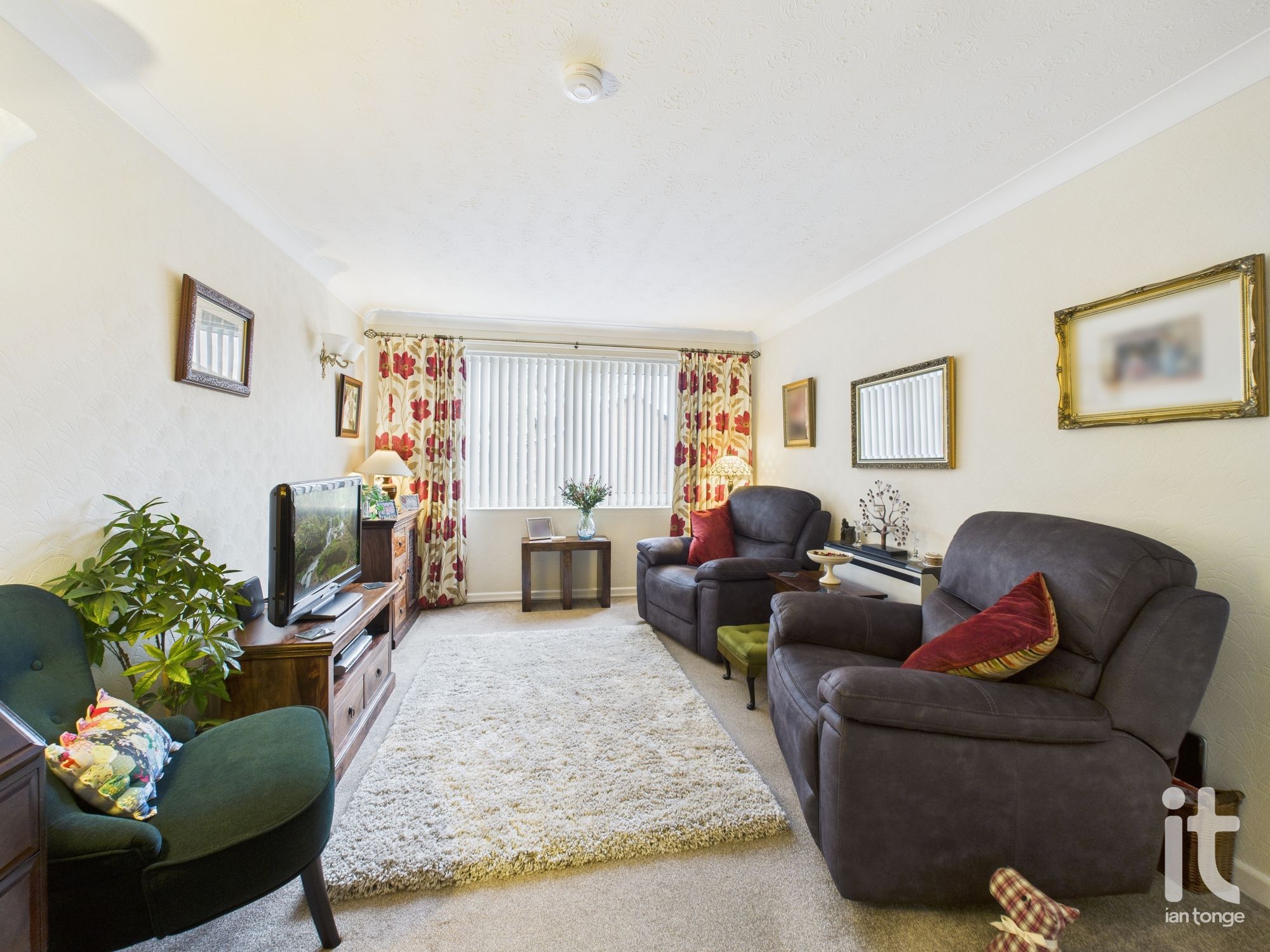 1 bedroom apartment flat/apartment For Sale in Stockport - Photograph 2.