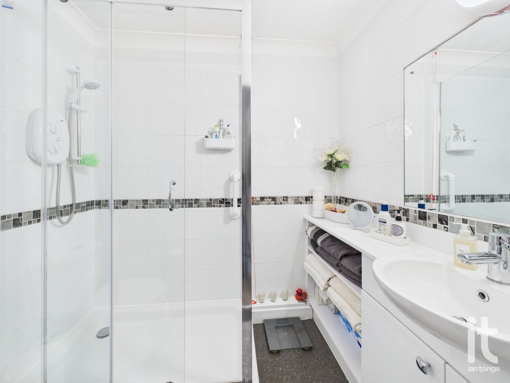 1 bedroom apartment flat/apartment For Sale in Stockport - Photograph 4.