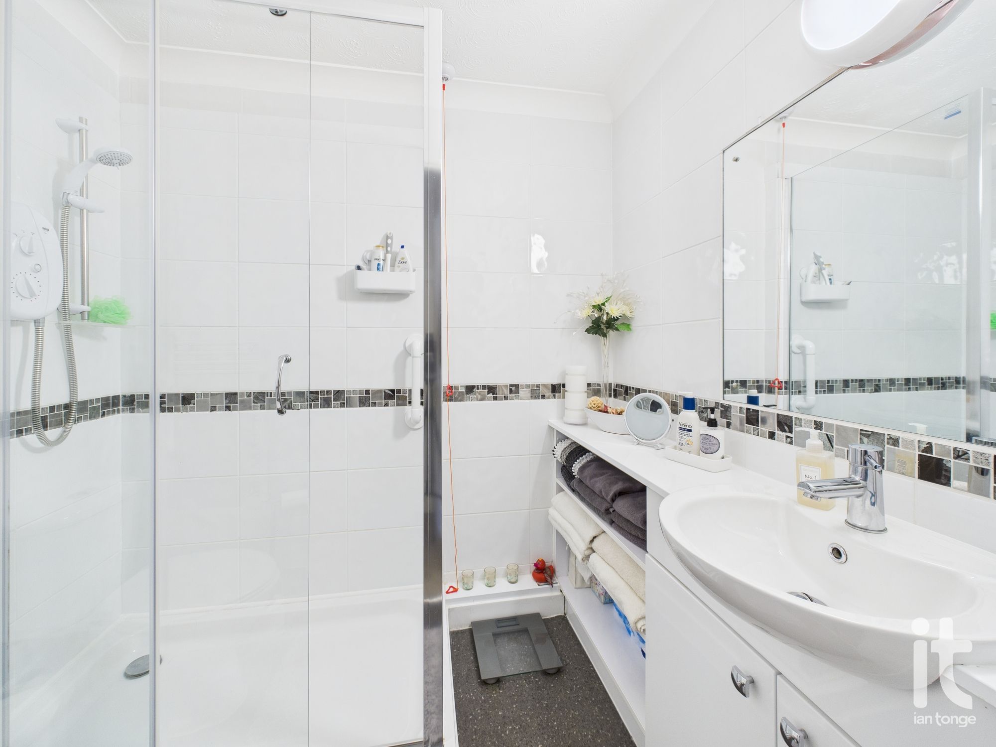 1 bedroom apartment flat/apartment For Sale in Stockport - Photograph 9.