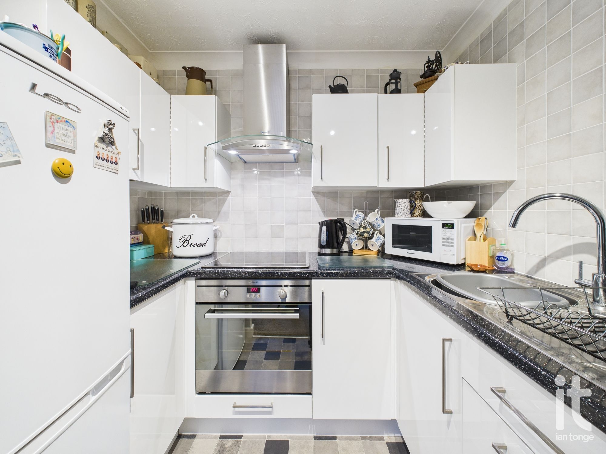 1 bedroom apartment flat/apartment For Sale in Stockport - Photograph 3.