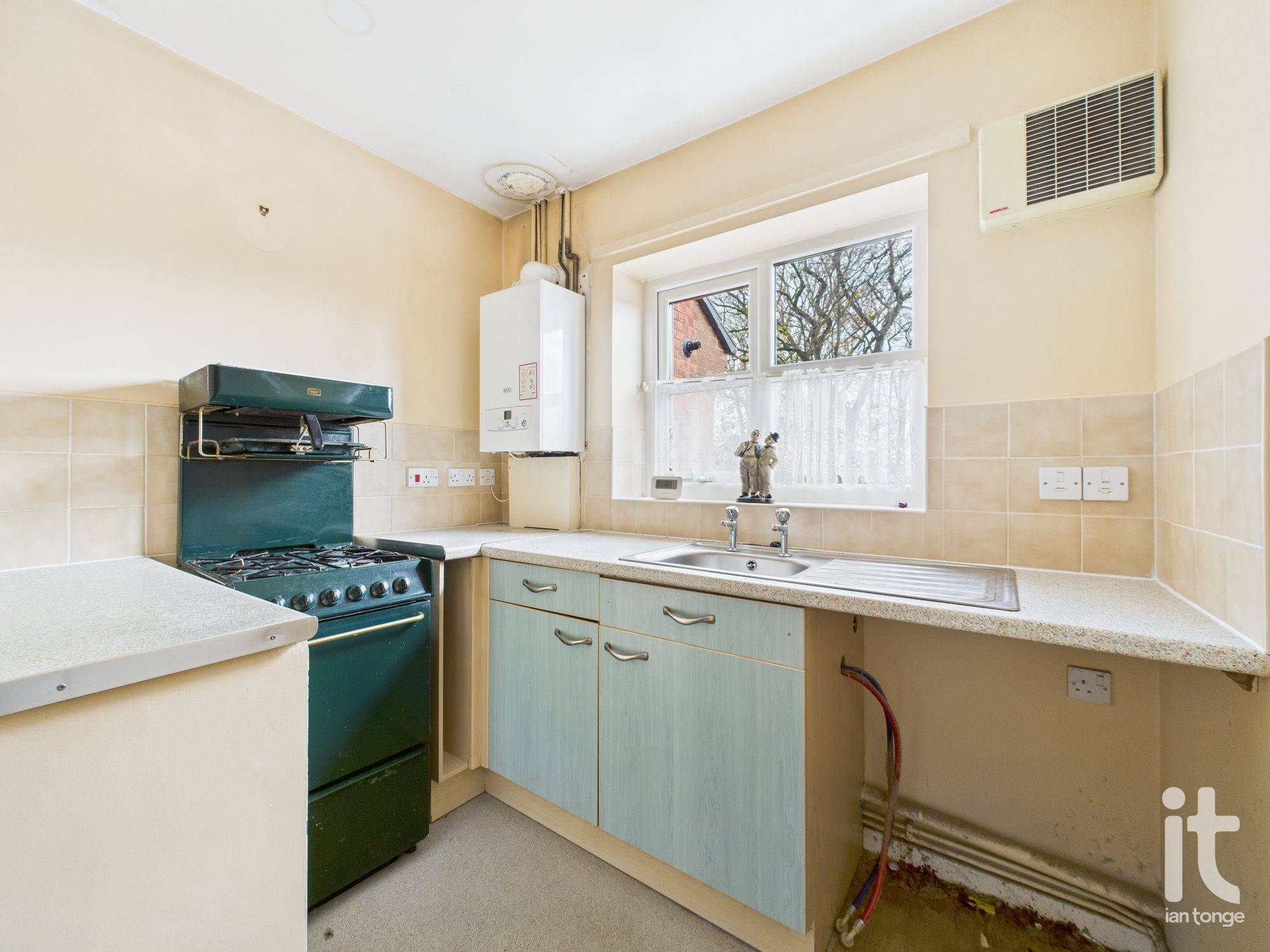 2 bedroom apartment flat/apartment For Sale in Stockport - Property photograph.