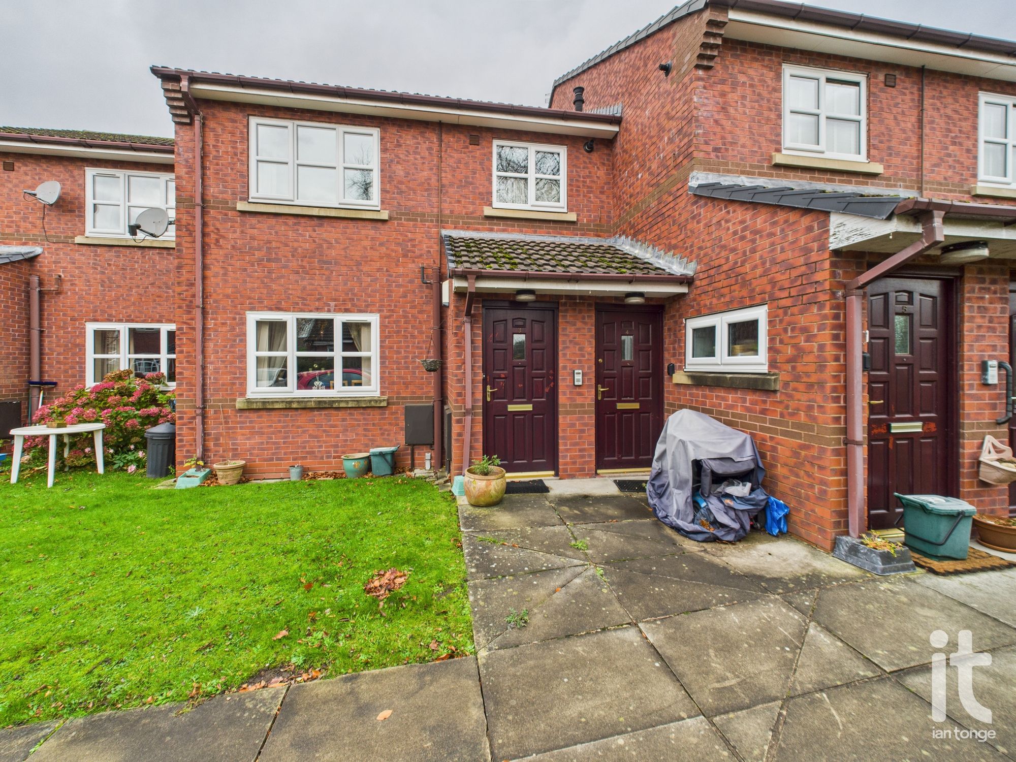 2 bedroom apartment flat/apartment For Sale in Stockport - Property photograph.